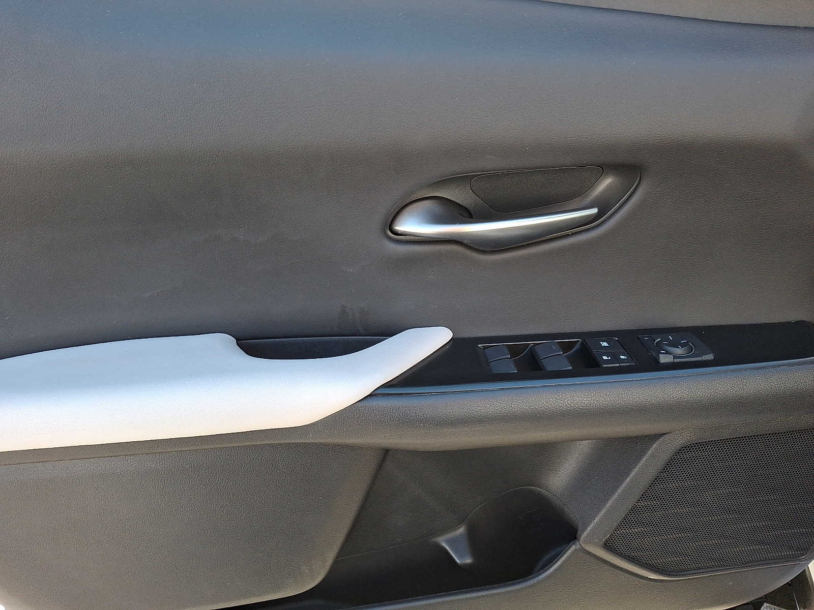 Thumbnail: 2022 Lexus UX - 10