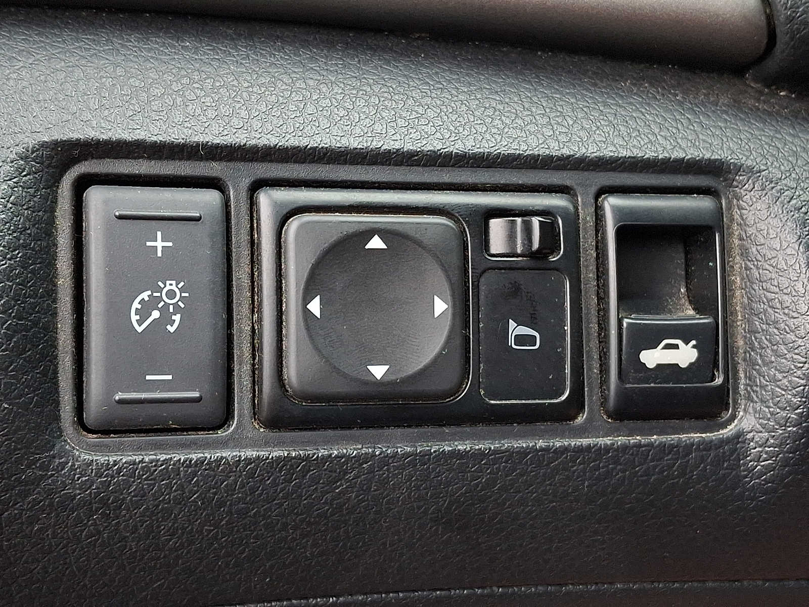 Thumbnail: 2015 Nissan Sentra - 22