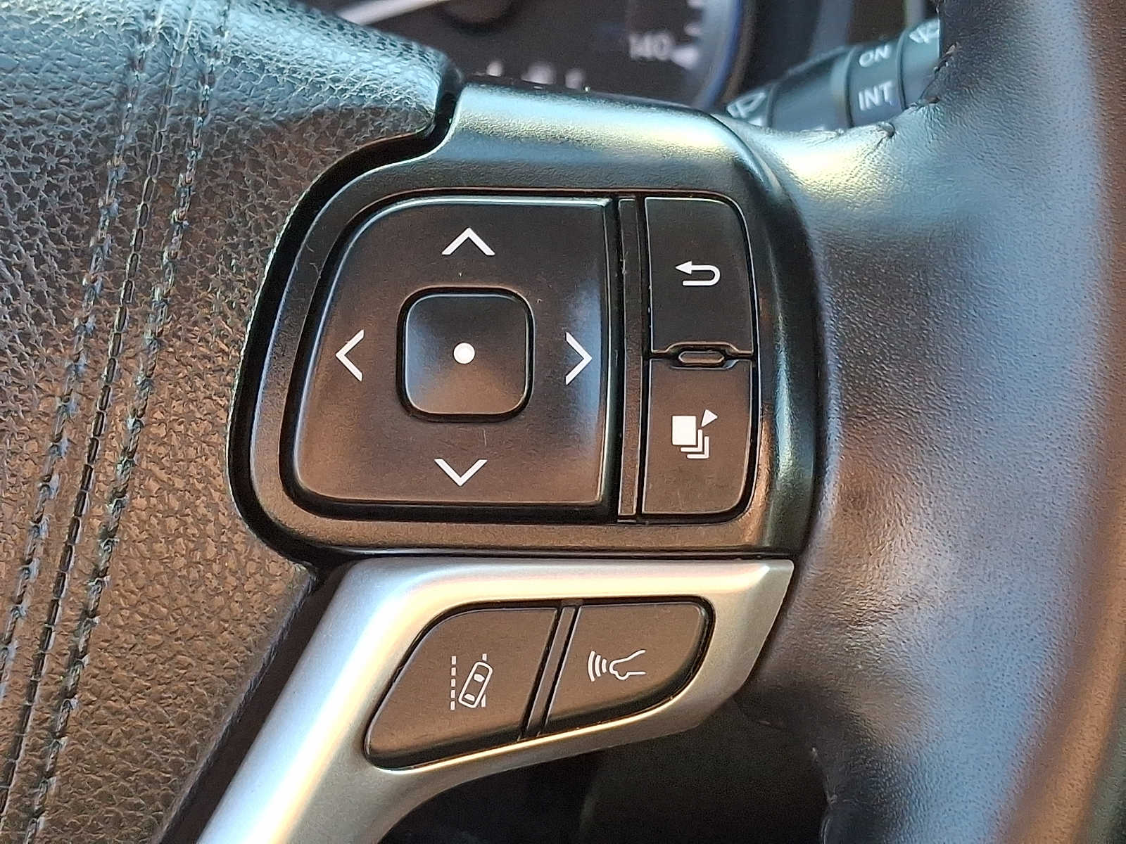 Thumbnail: 2019 Toyota Highlander - 19