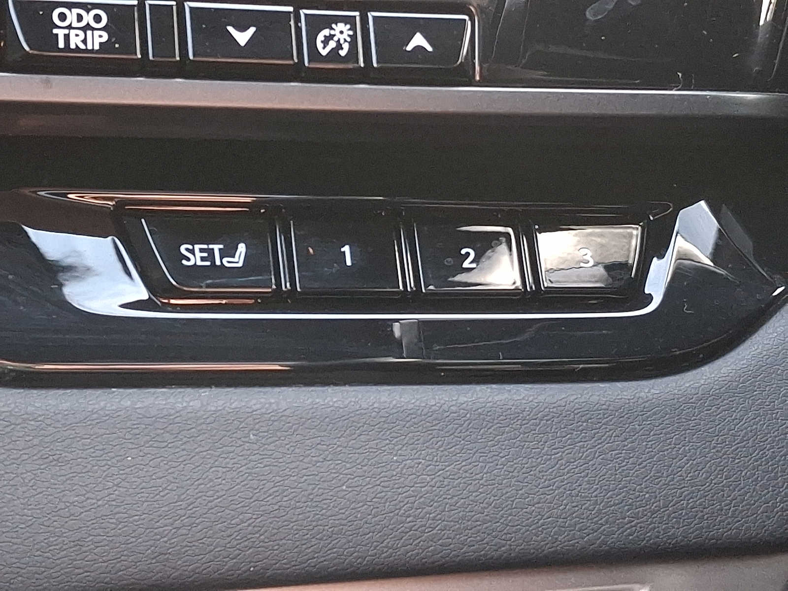 Thumbnail: 2025 Lexus RX - 24