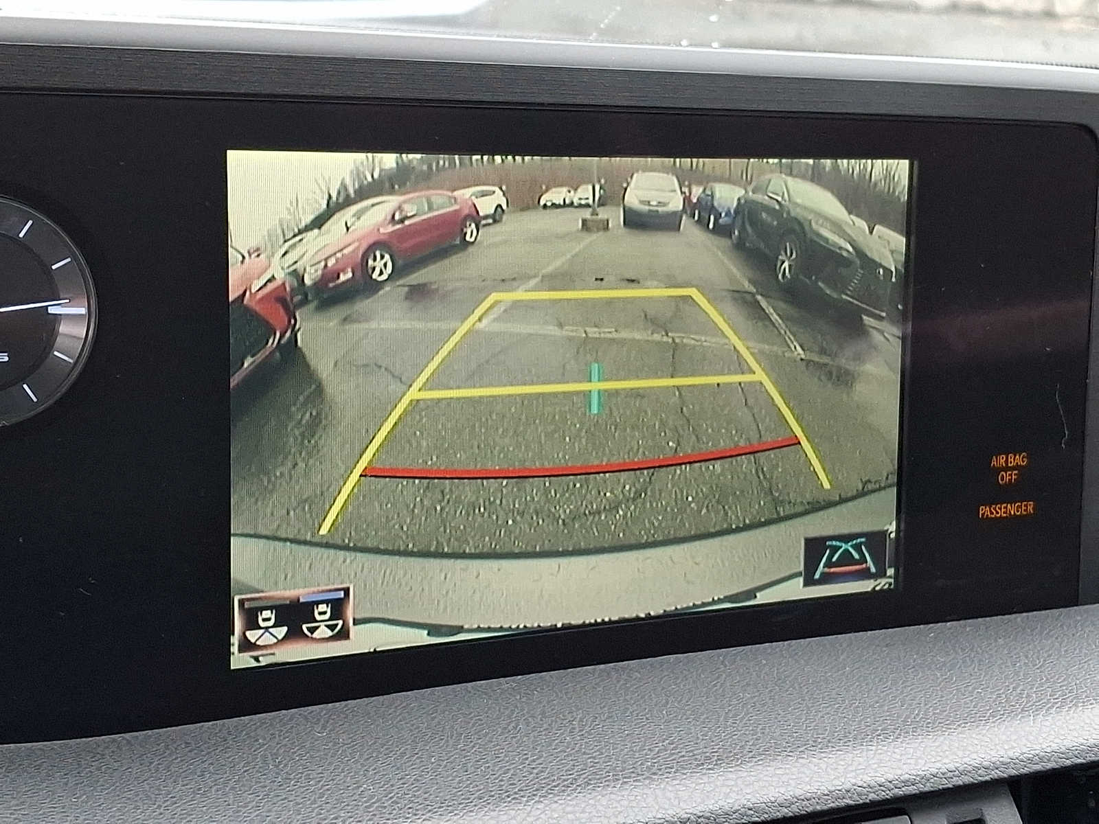 Thumbnail: 2020 Lexus ES - 14