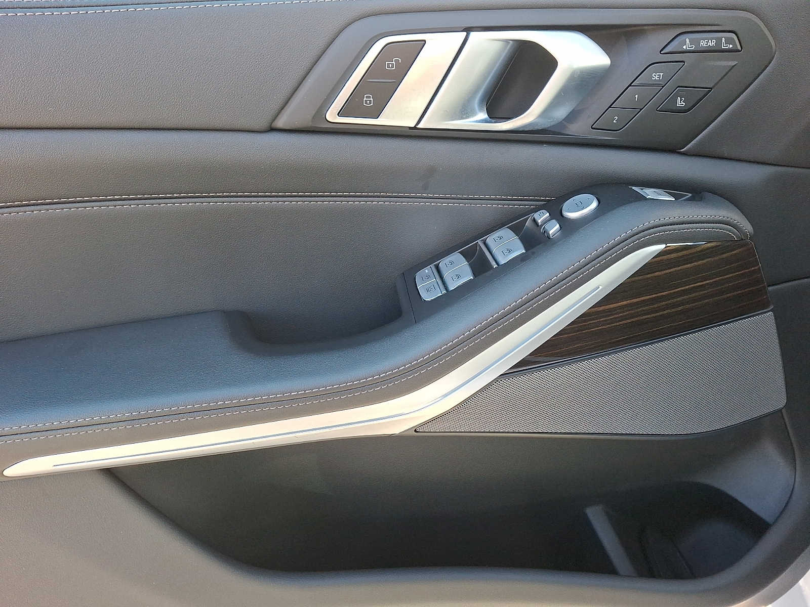 Thumbnail: 2023 BMW X7 - 9