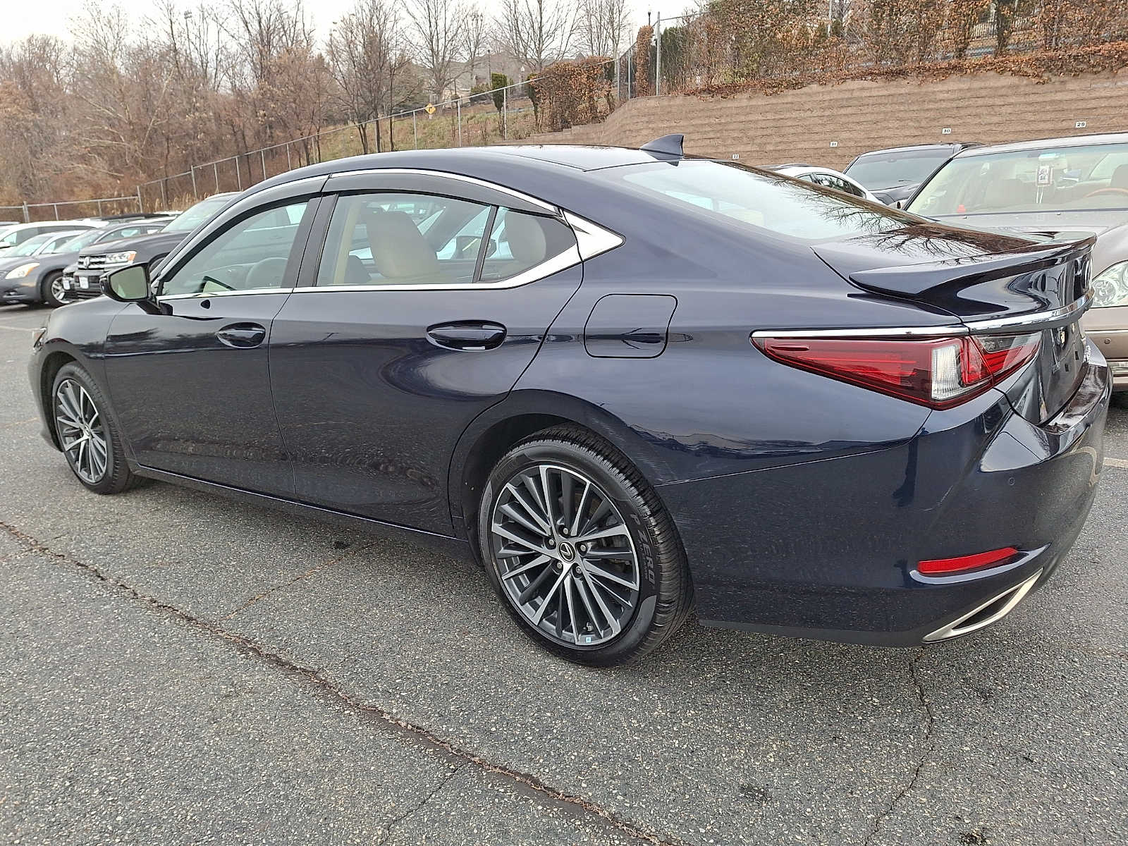 Thumbnail: 2022 Lexus ES - 4