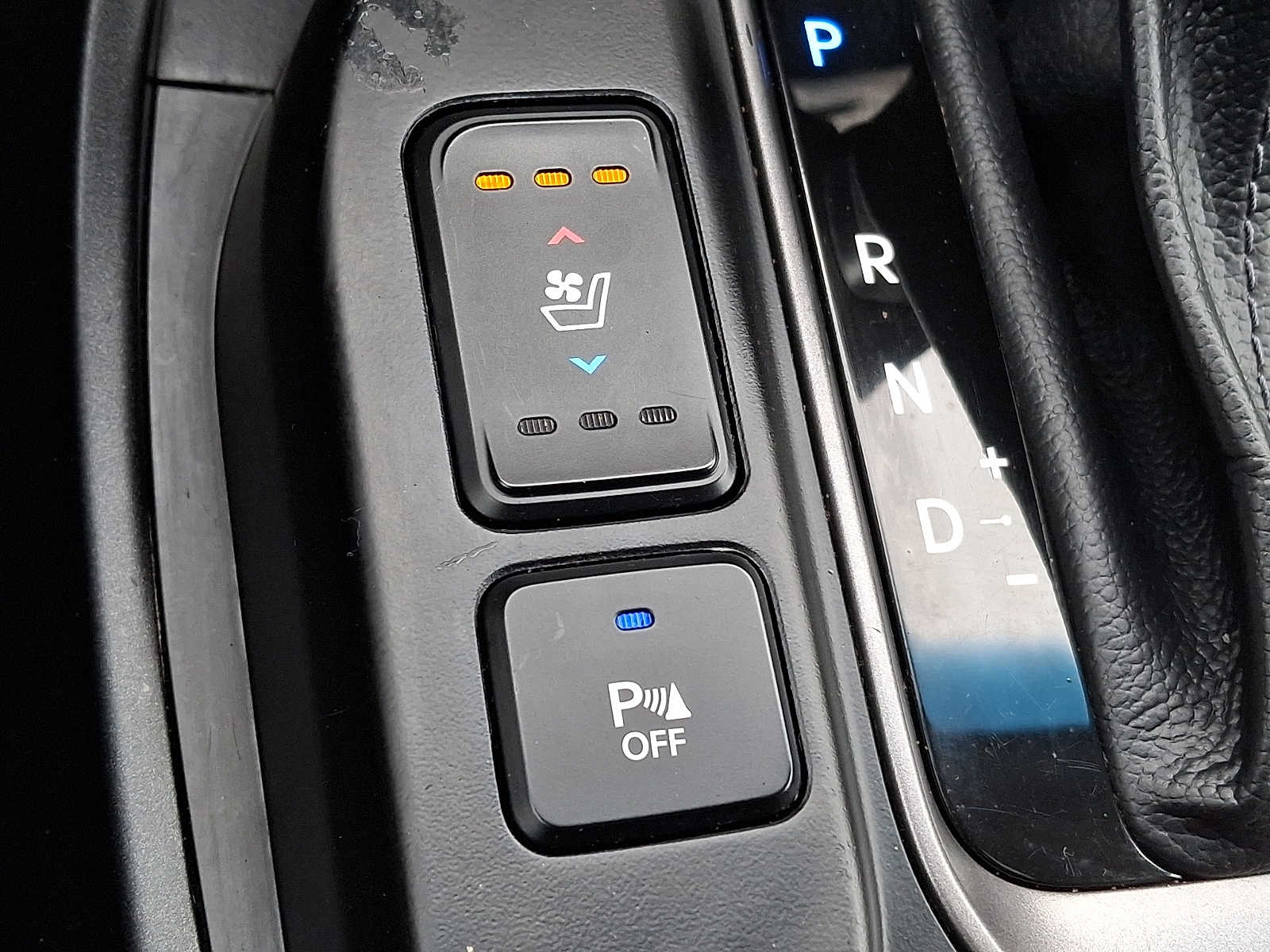 Thumbnail: 2015 Hyundai Santa Fe - 22