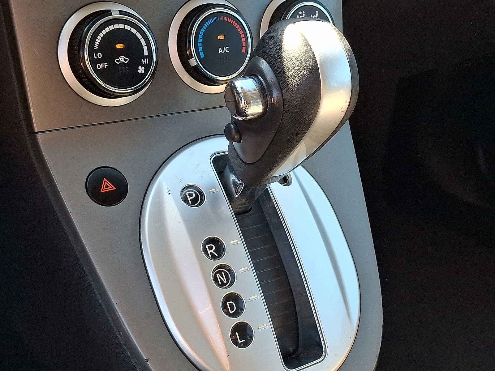 Thumbnail: 2012 Nissan Sentra - 14