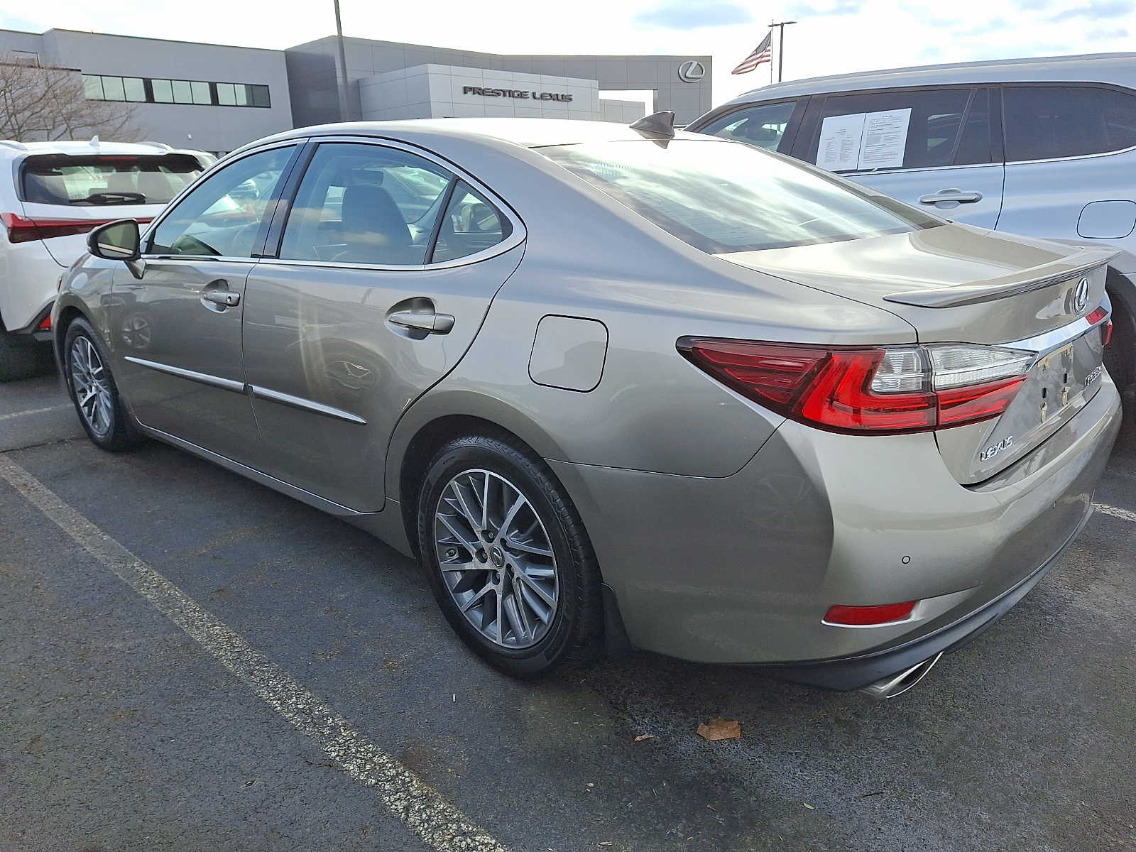 Thumbnail: 2018 Lexus ES - 5