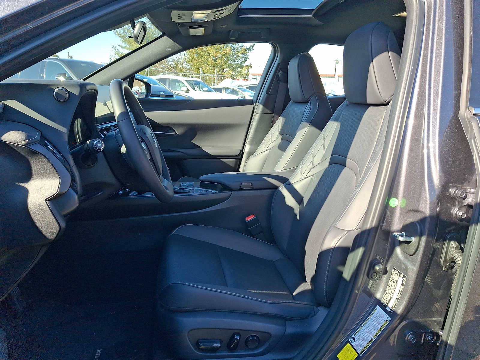 Thumbnail: 2023 Lexus UX - 10