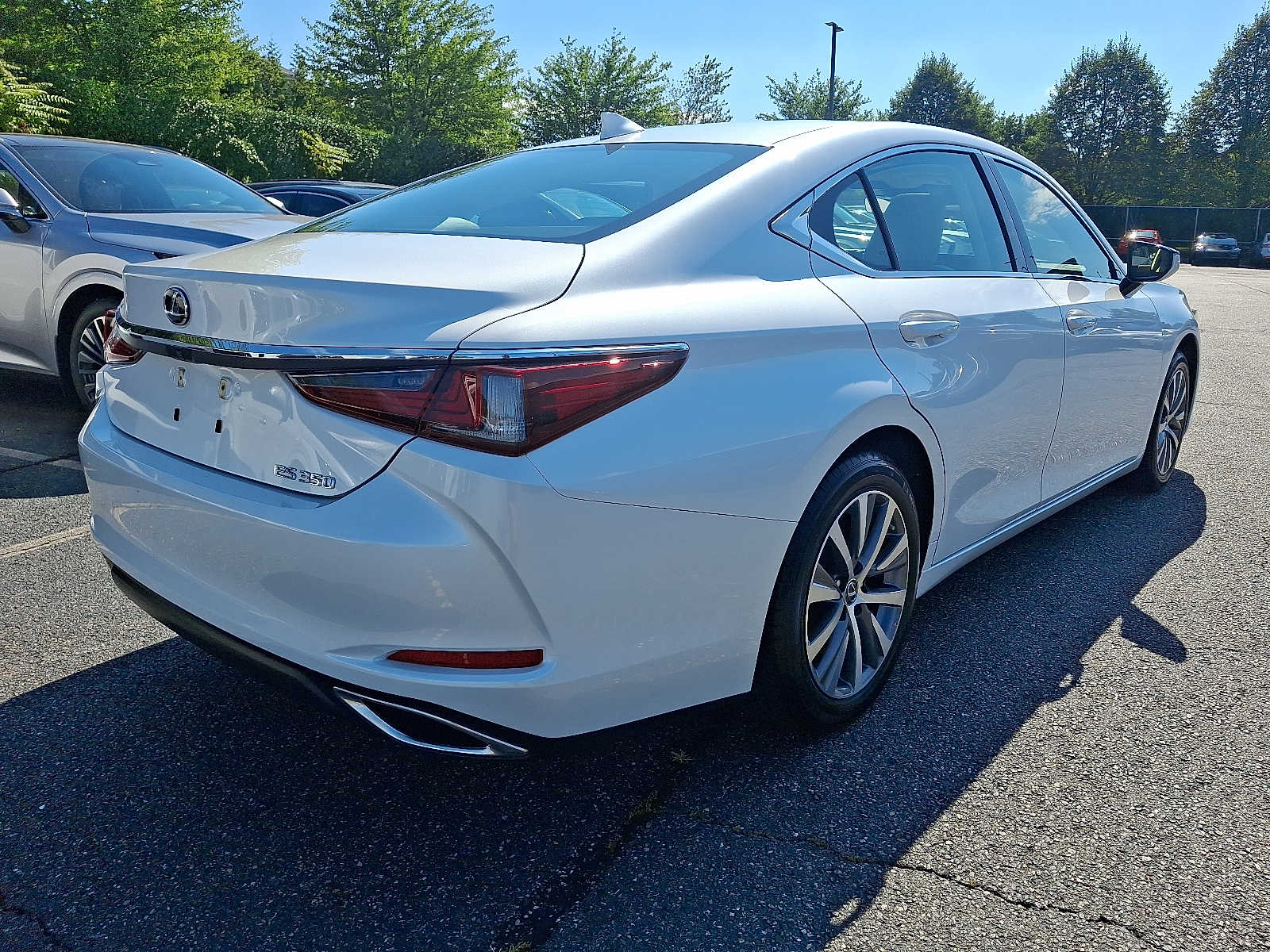 Thumbnail: 2019 Lexus ES - 4