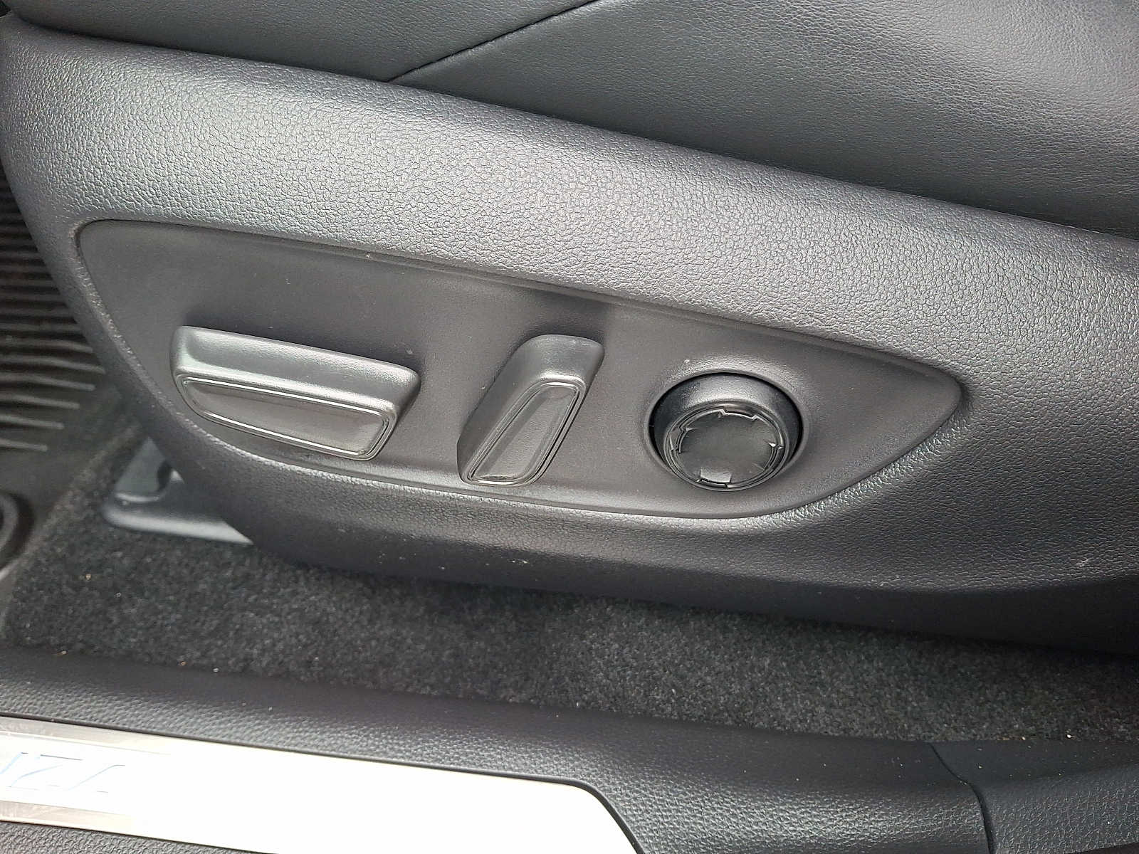 Thumbnail: 2023 Toyota Venza - 12