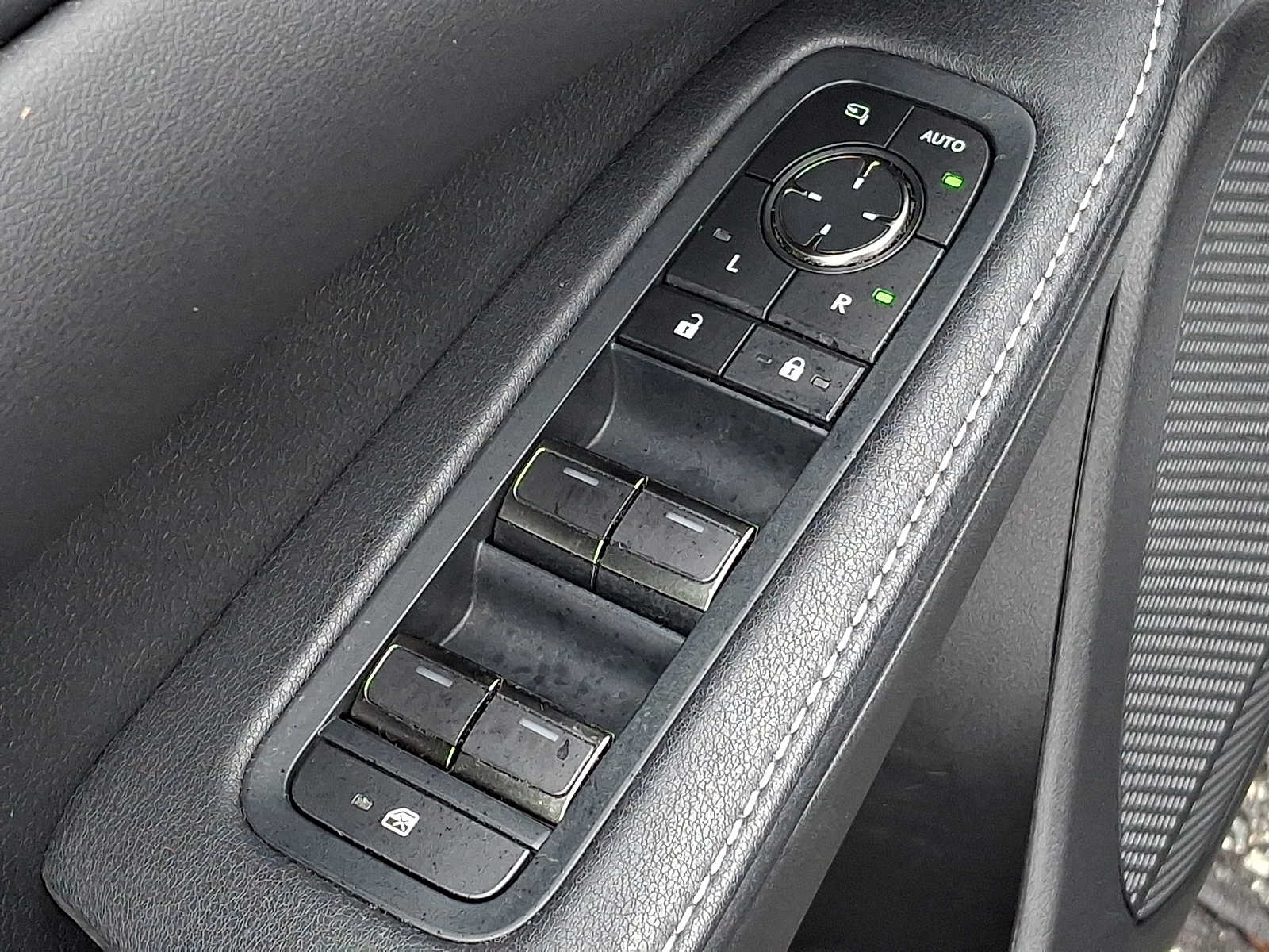 Thumbnail: 2023 Lexus RX - 24