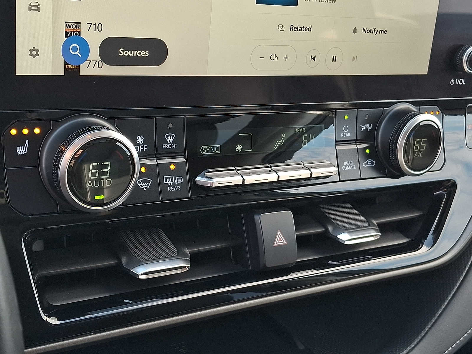 Thumbnail: 2023 Toyota Highlander - 16