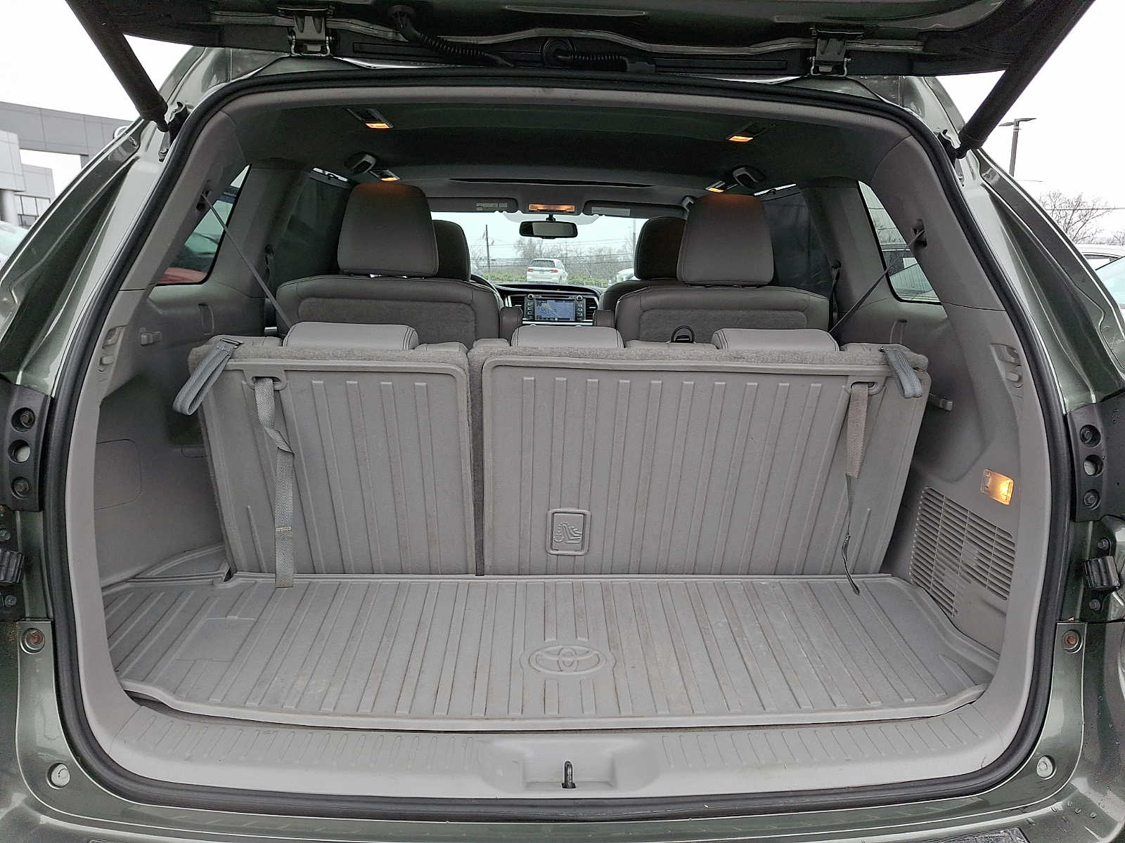 Thumbnail: 2014 Toyota Highlander - 28