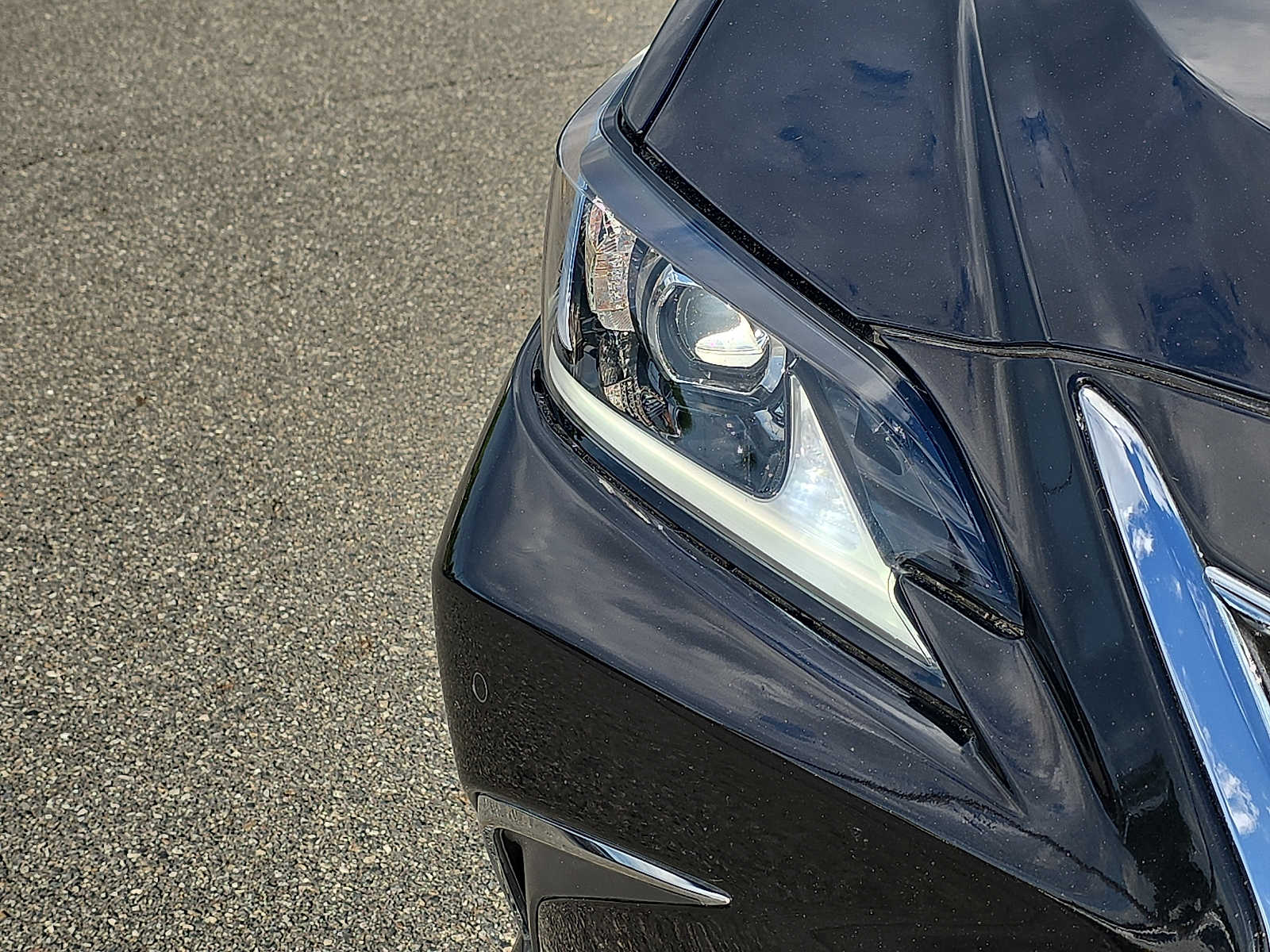Thumbnail: 2023 Lexus ES - 9