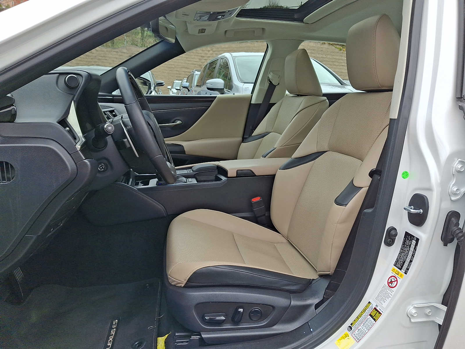 Thumbnail: 2019 Lexus ES - 10