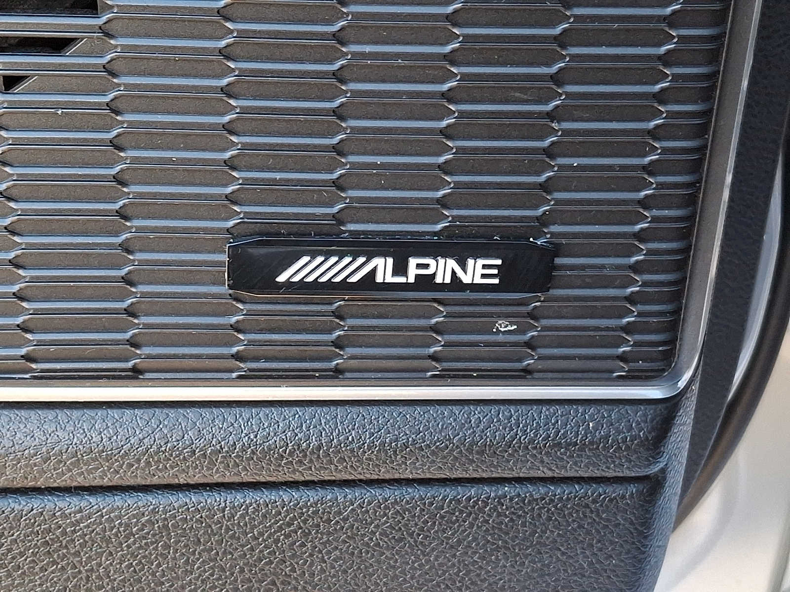 Thumbnail: 2024 Jeep Grand Cherokee L - 23