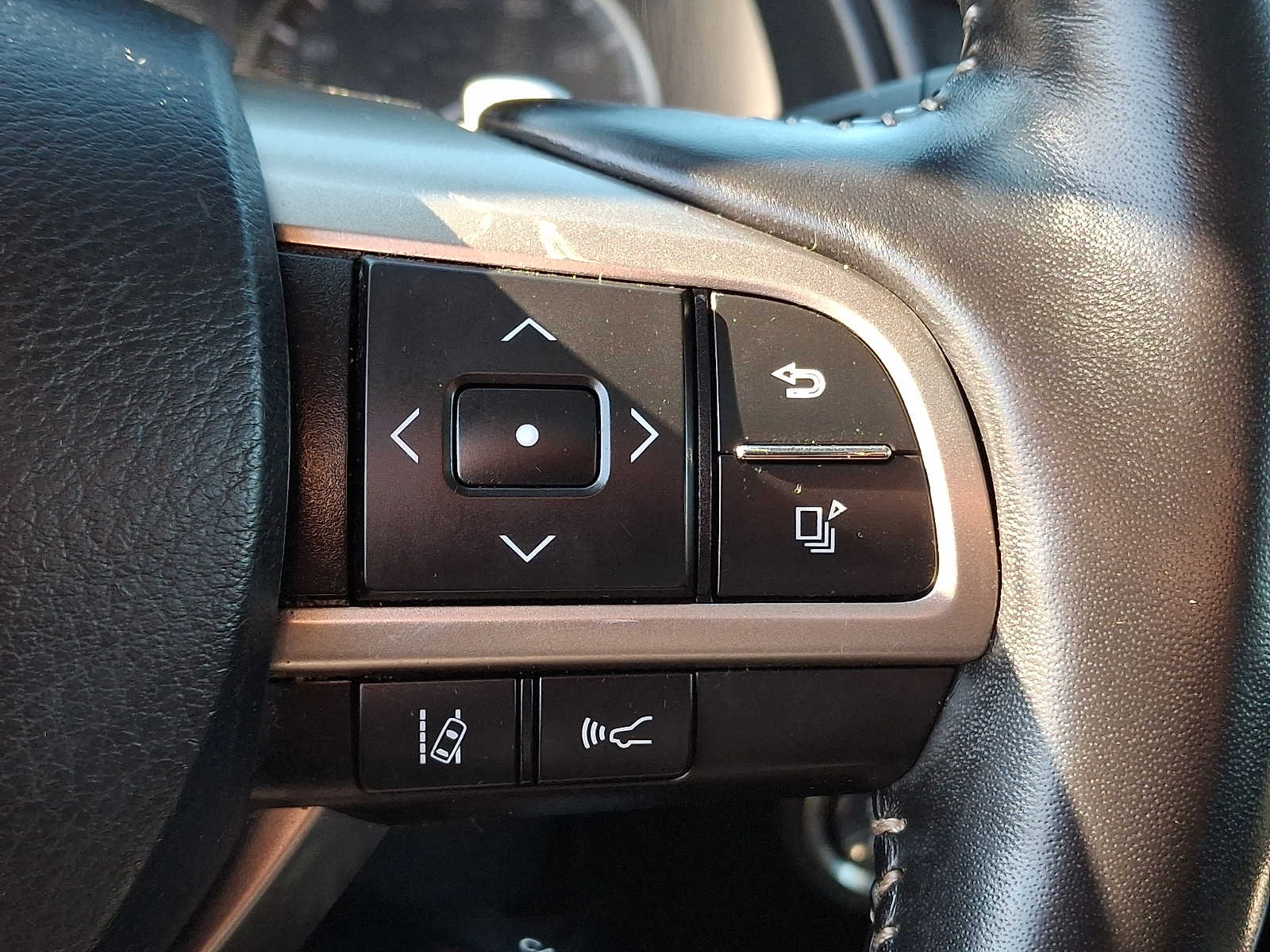 Thumbnail: 2021 Lexus RX - 18