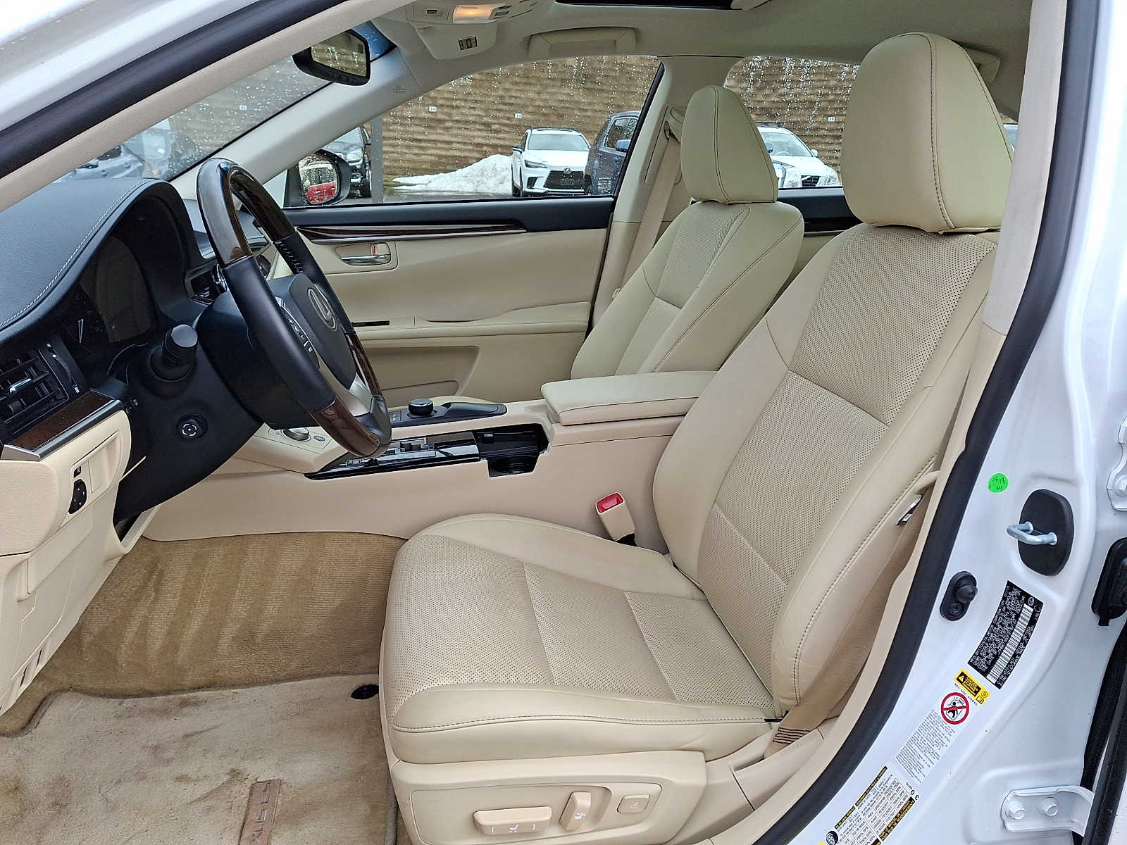 Thumbnail: 2015 Lexus ES - 10