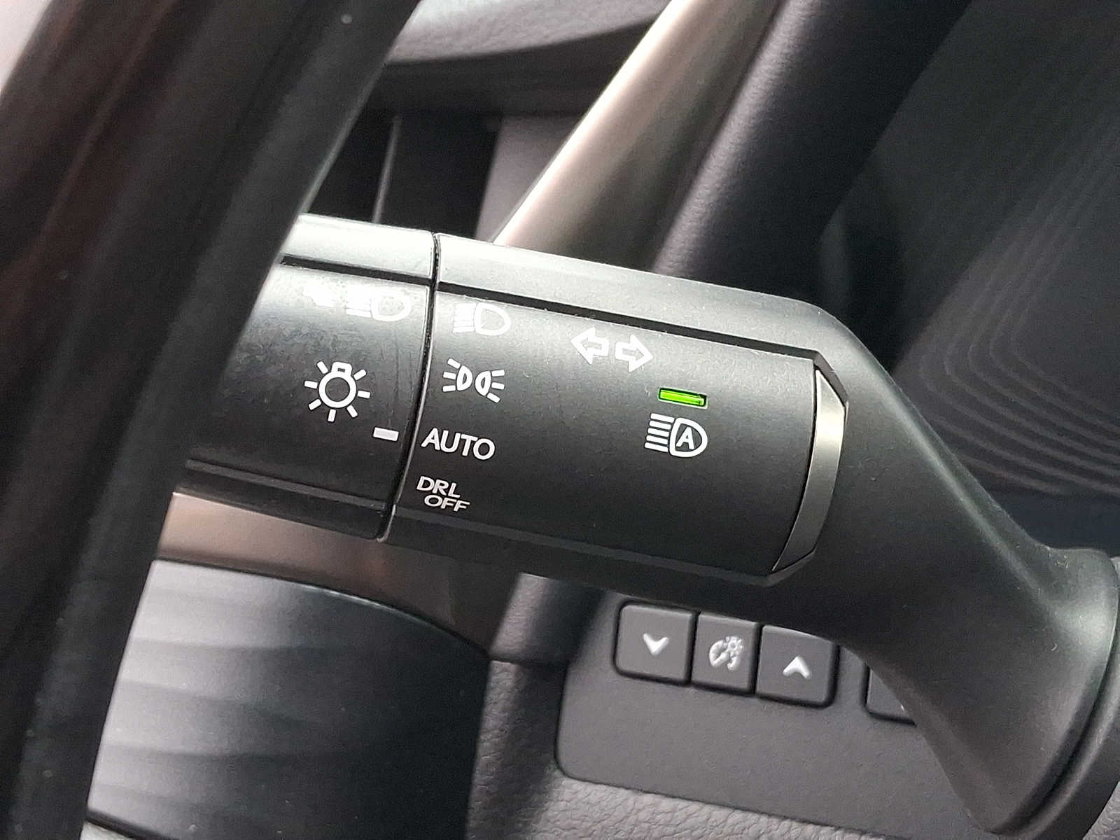 Thumbnail: 2020 Lexus ES - 19