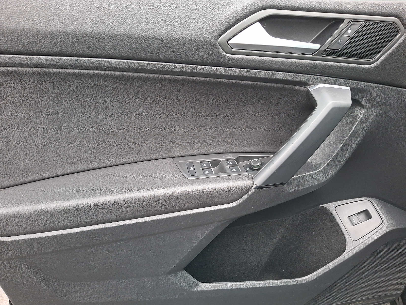 Thumbnail: 2019 Volkswagen Tiguan - 9