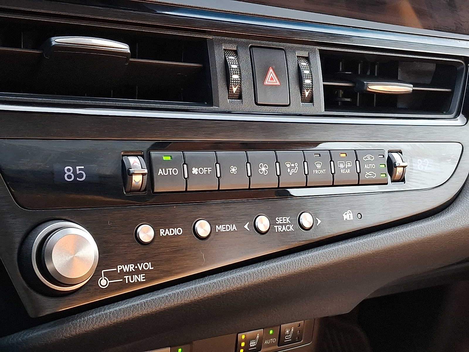 Thumbnail: 2024 Lexus ES - 14