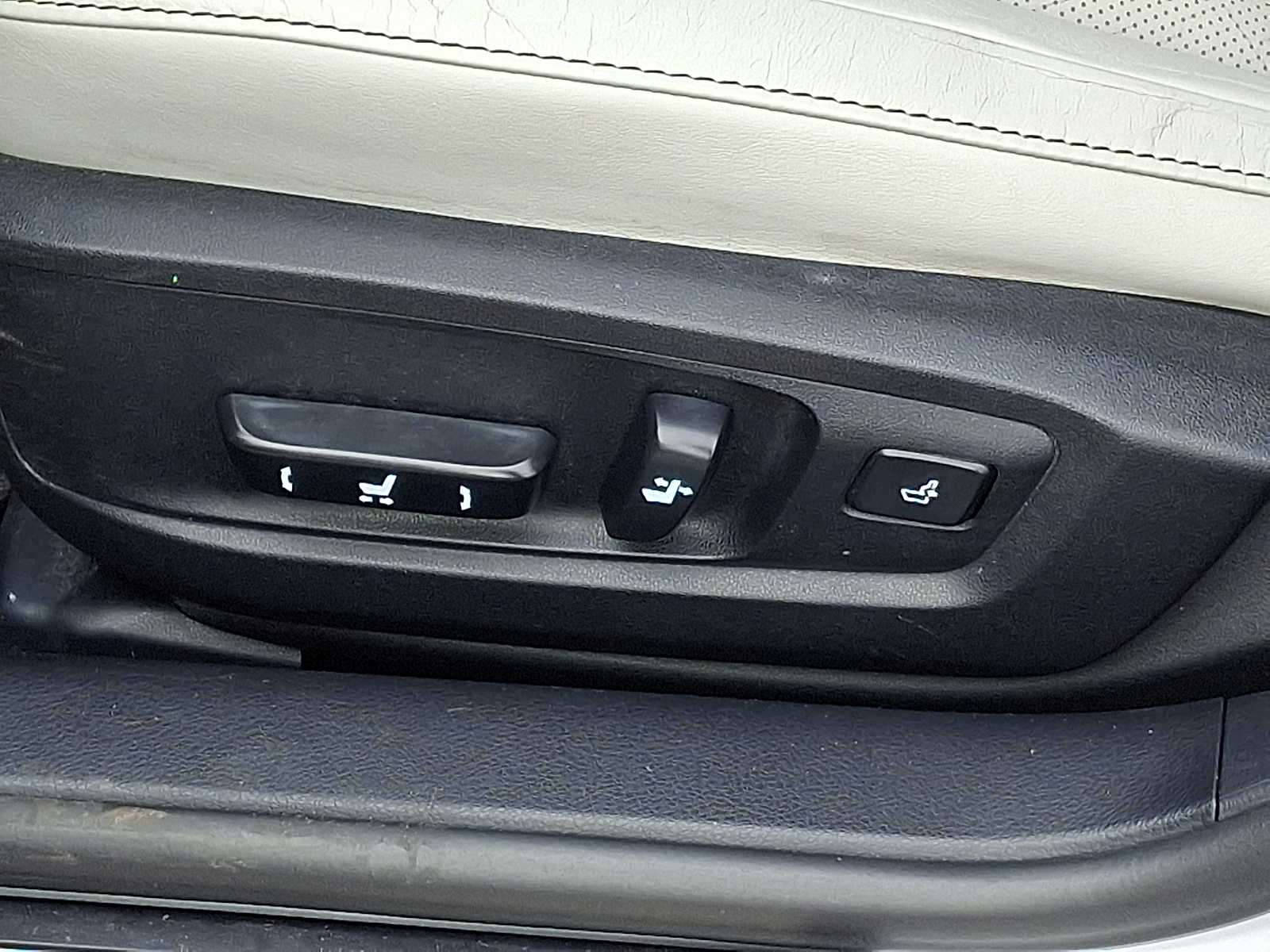 Thumbnail: 2013 Lexus ES - 11