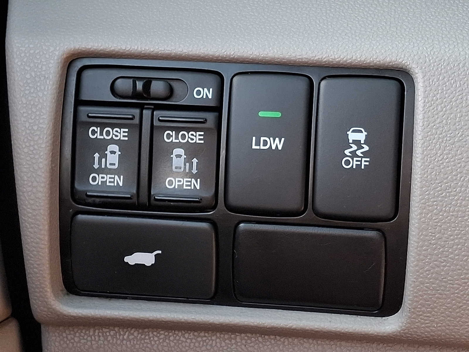 Thumbnail: 2015 Honda Odyssey - 24
