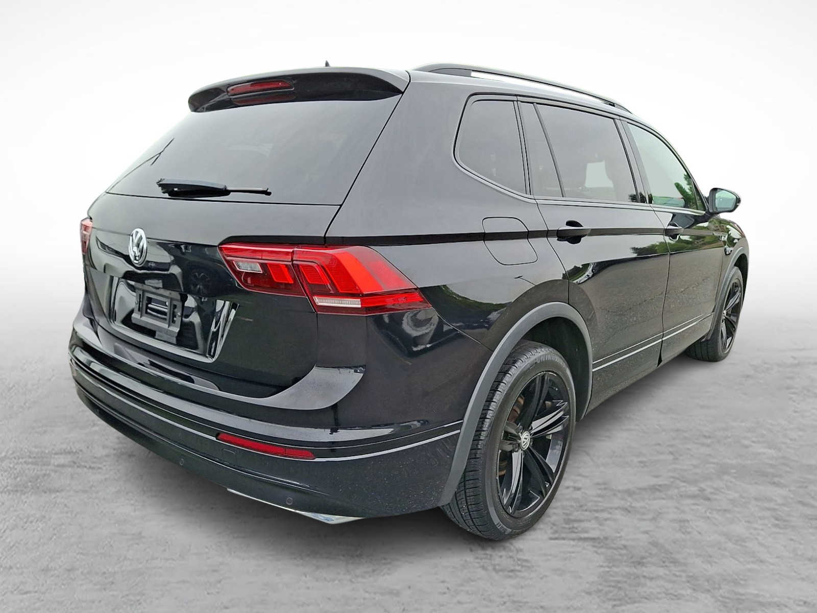 Thumbnail: 2019 Volkswagen Tiguan - 4