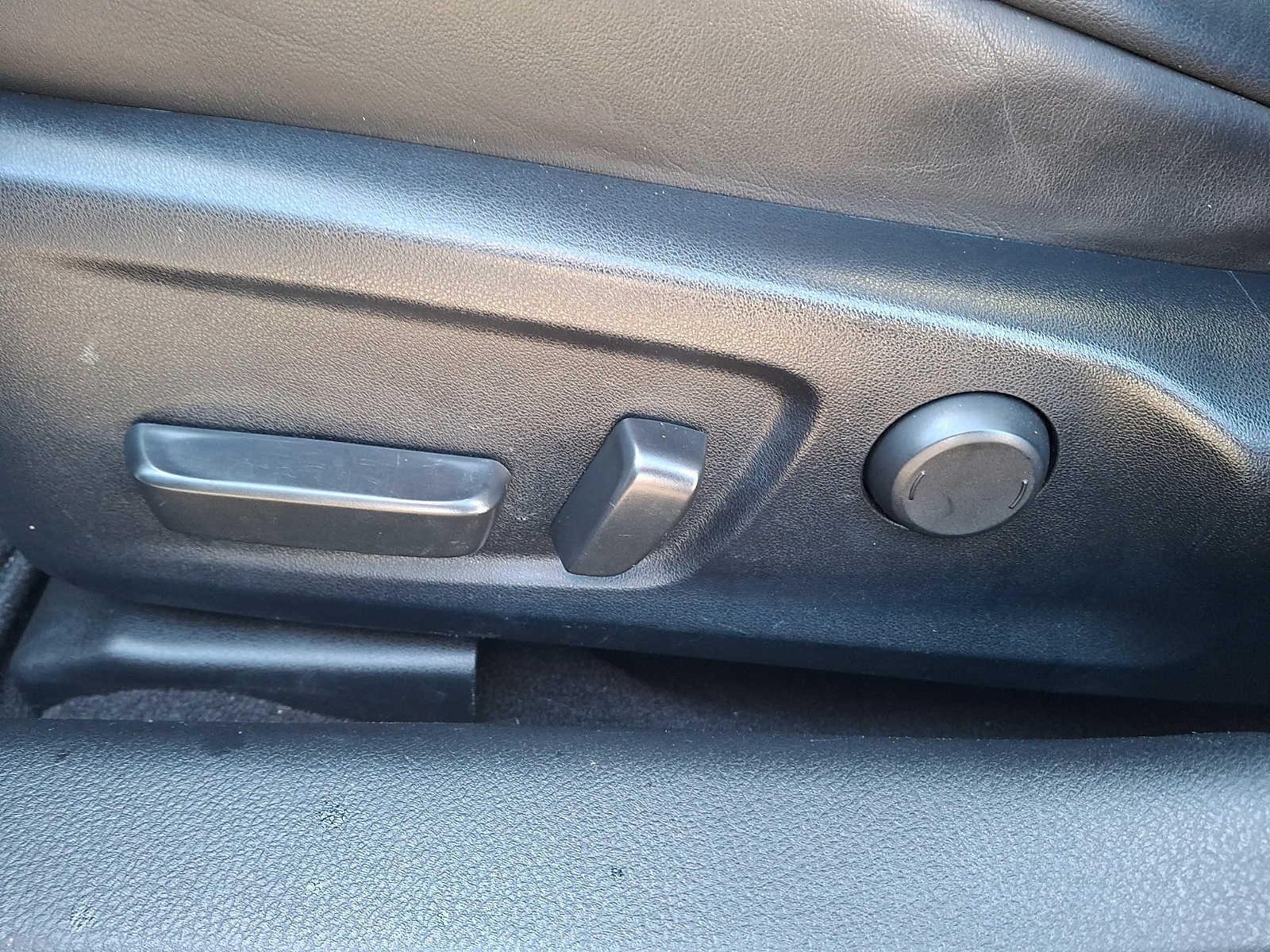 Thumbnail: 2020 Lexus IS - 12