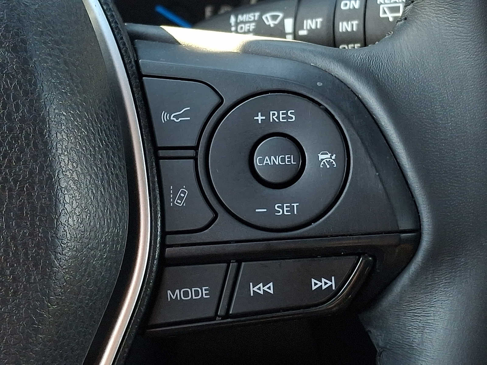 Thumbnail: 2023 Toyota Venza - 18