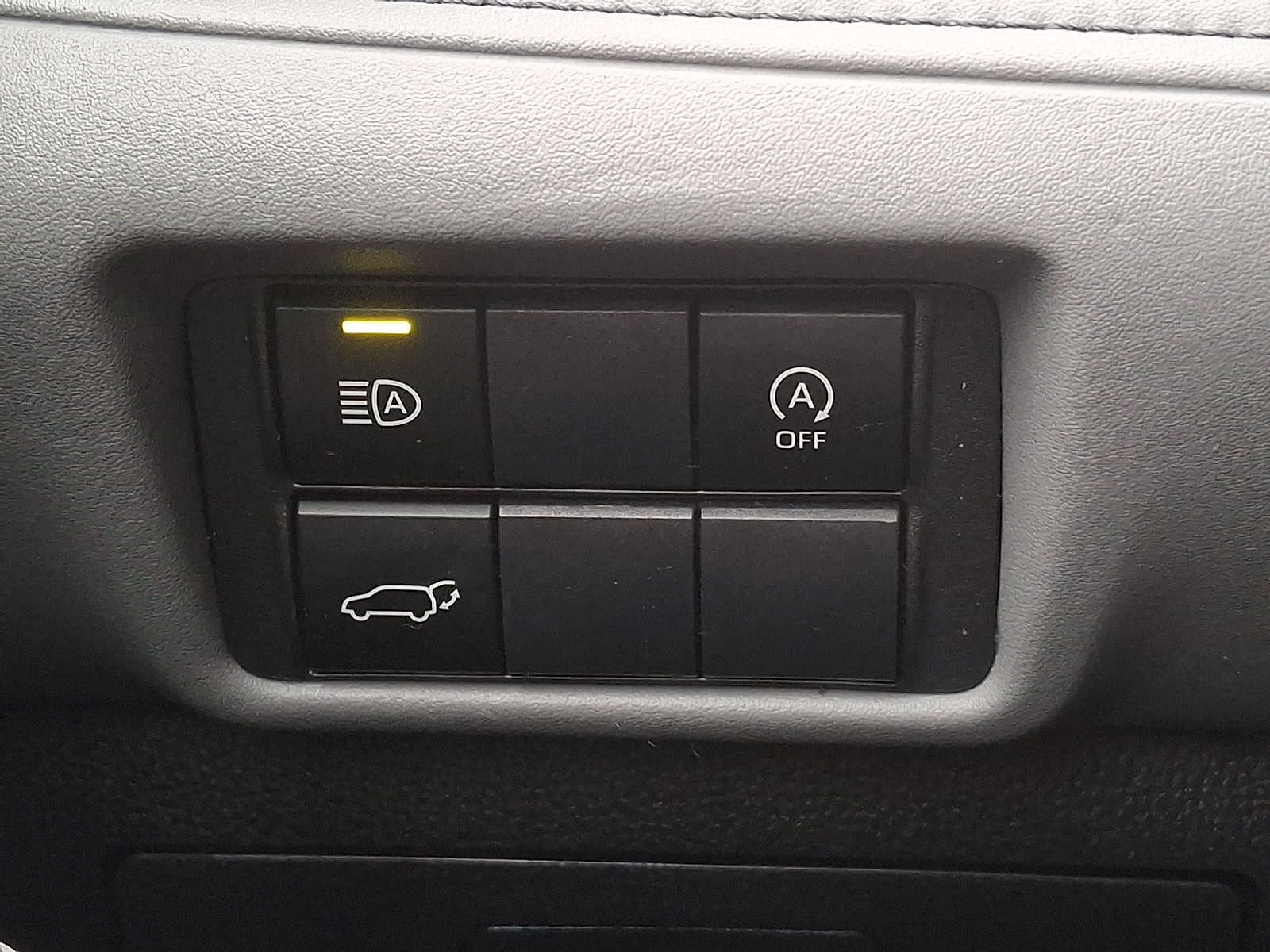 Thumbnail: 2023 Toyota Highlander - 21