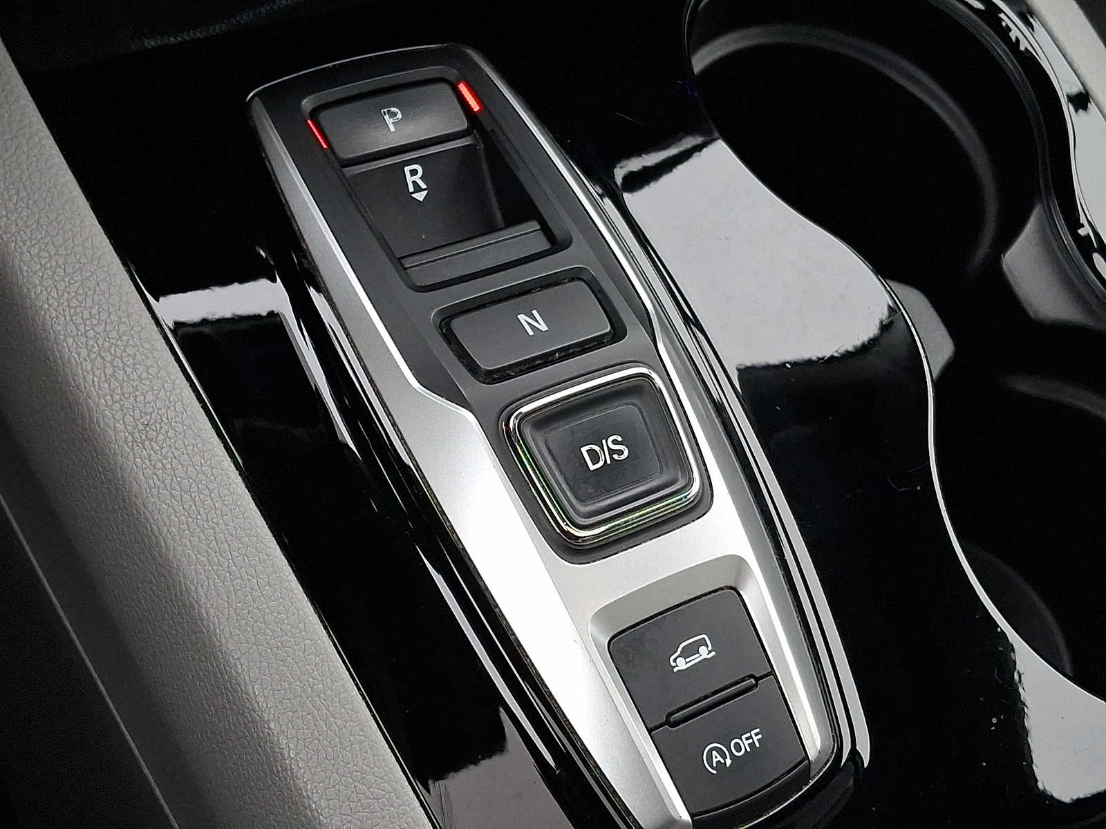 Thumbnail: 2017 Honda Pilot - 14