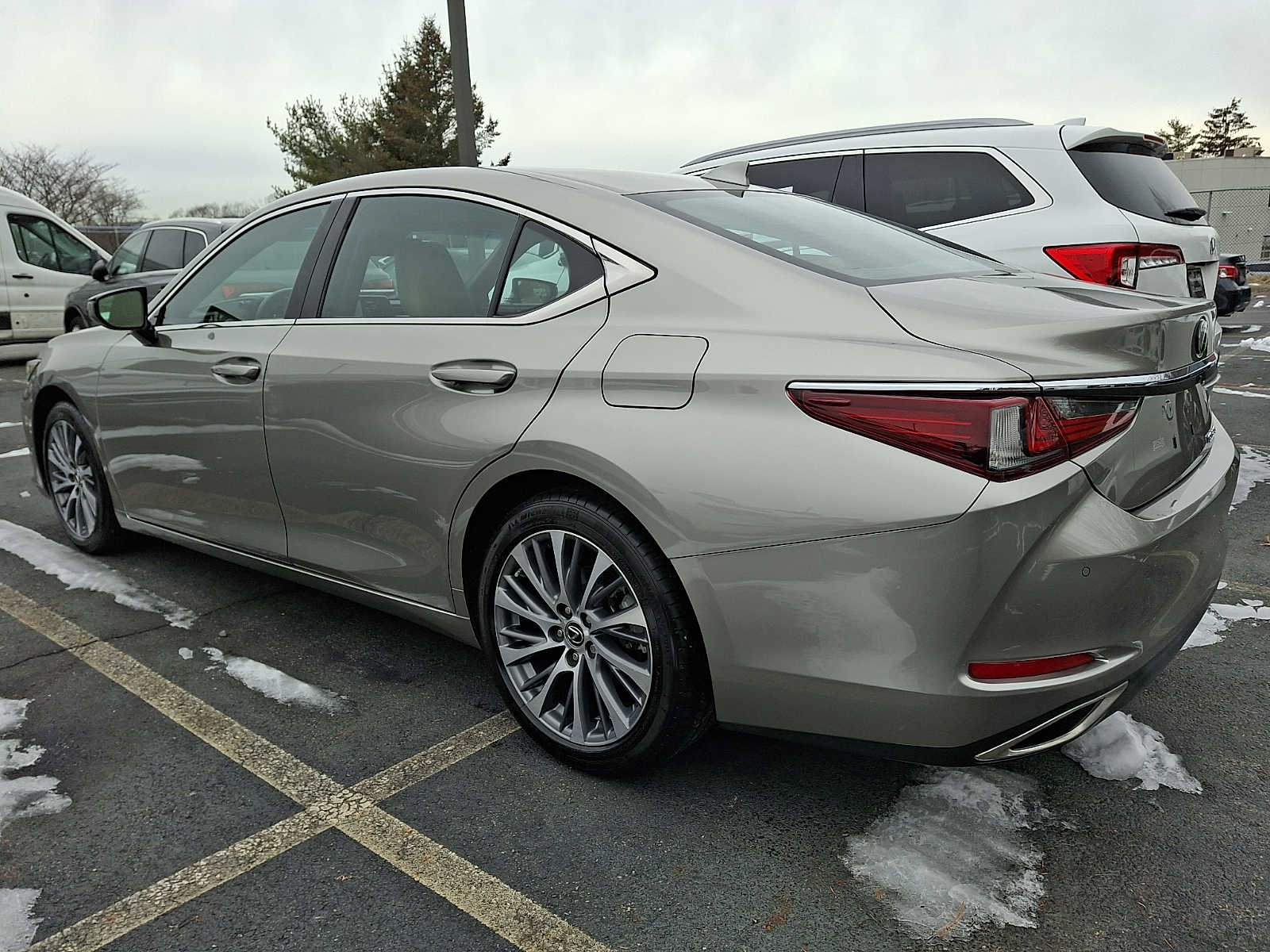 Thumbnail: 2019 Lexus ES - 6