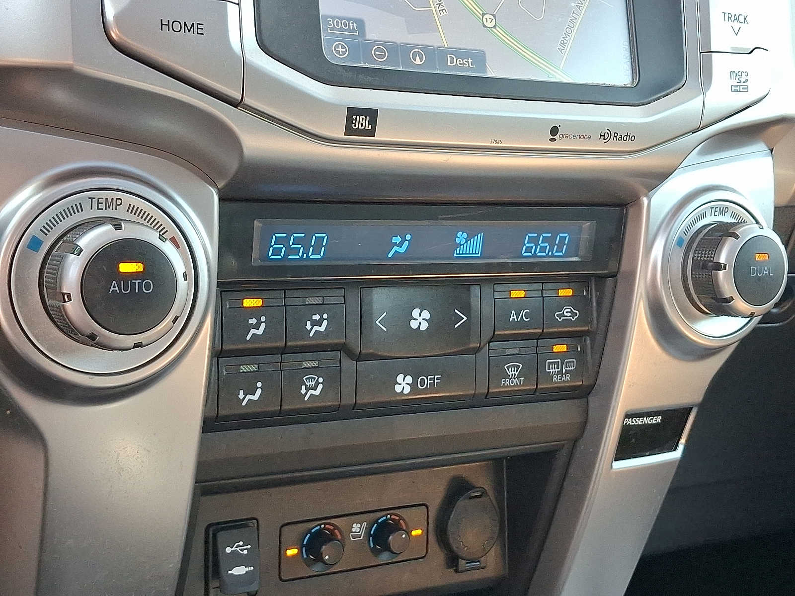 Thumbnail: 2015 Toyota 4Runner - 13