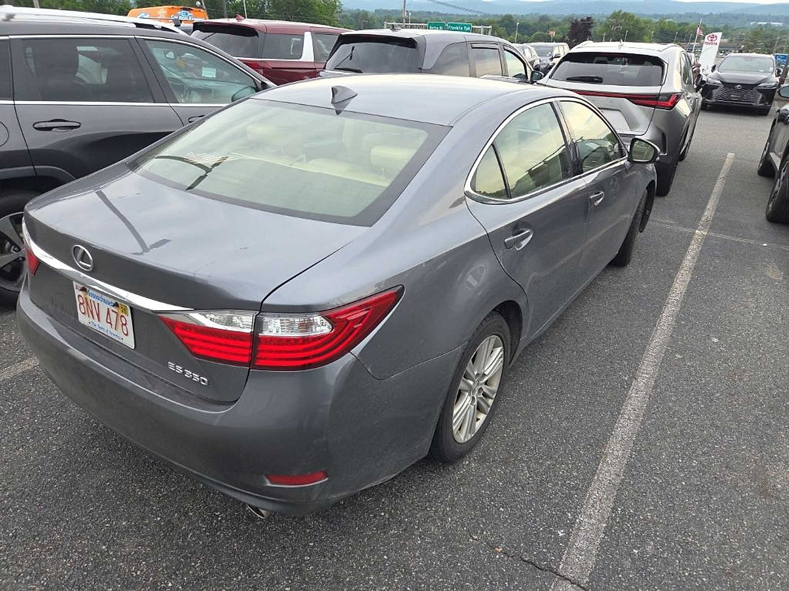 Thumbnail: 2015 Lexus ES - 3