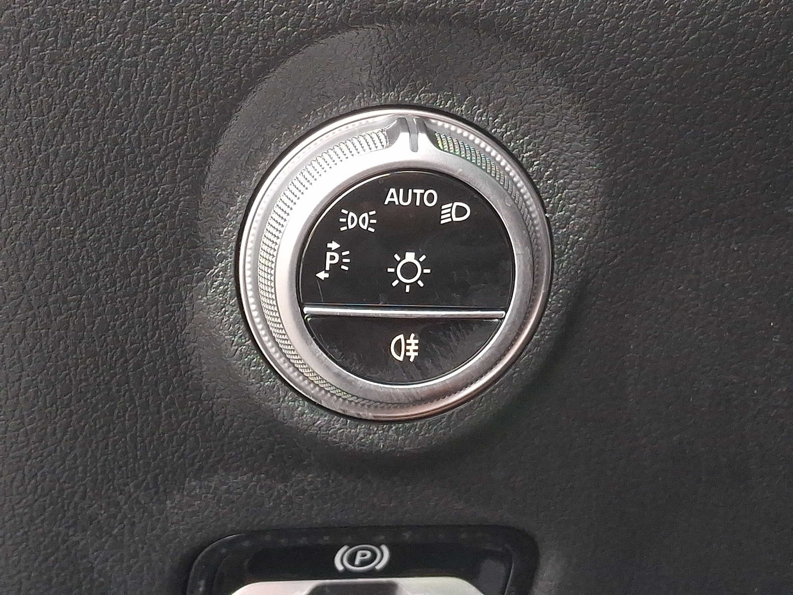 Thumbnail: 2023 Mercedes-Benz C-Class - 21