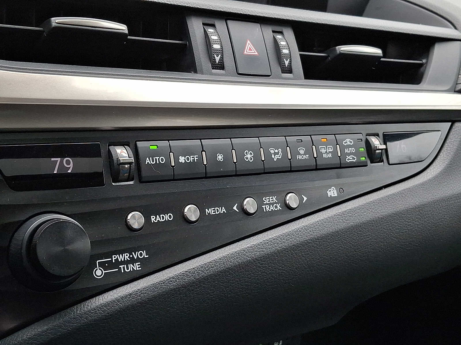 Thumbnail: 2020 Lexus ES - 12