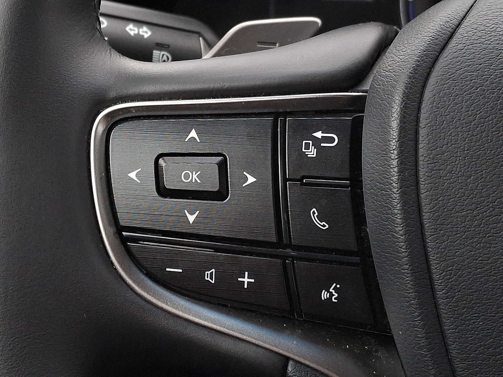 Thumbnail: 2024 Lexus ES - 18