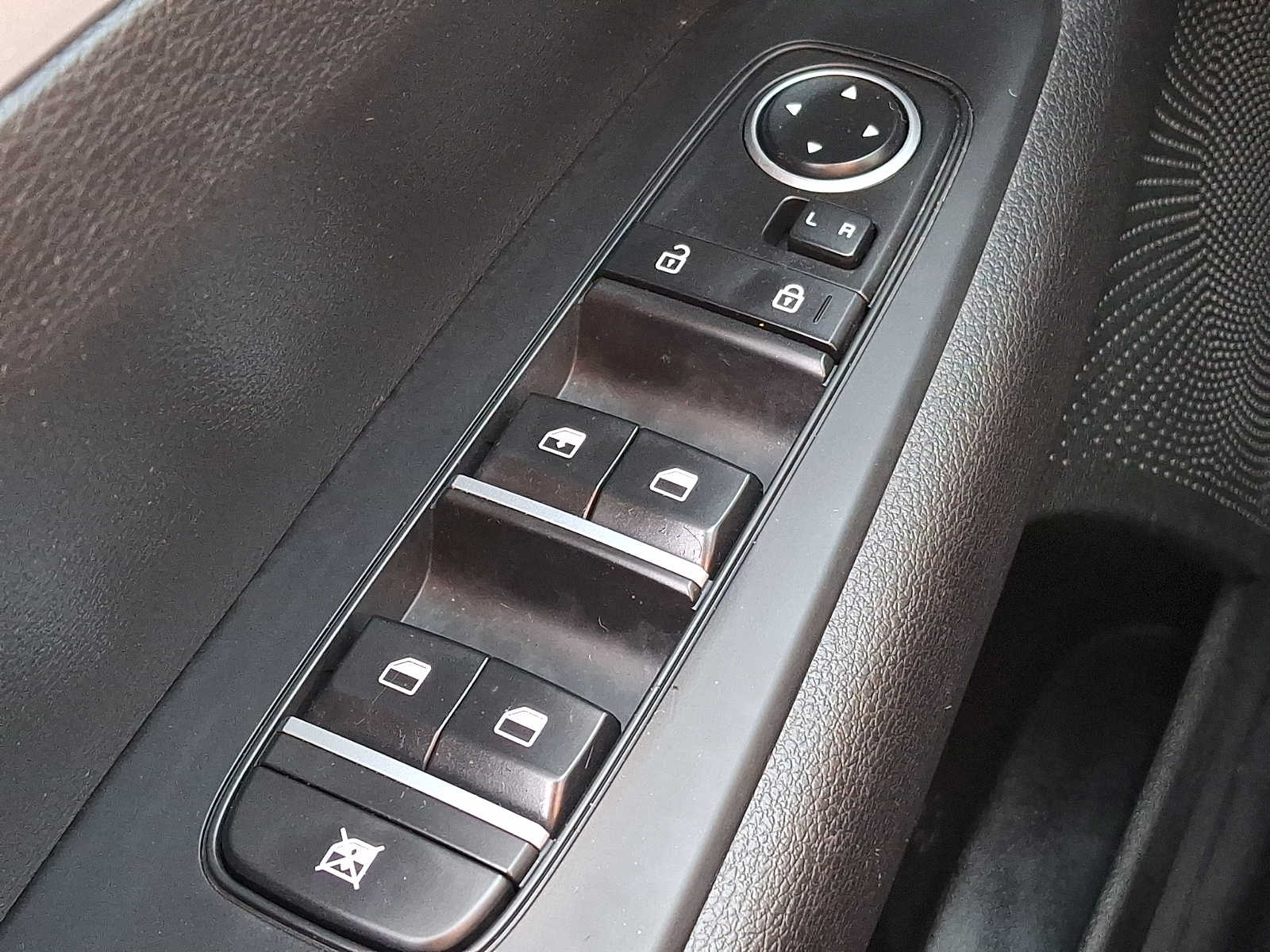 Thumbnail: 2023 Kia Forte - 26