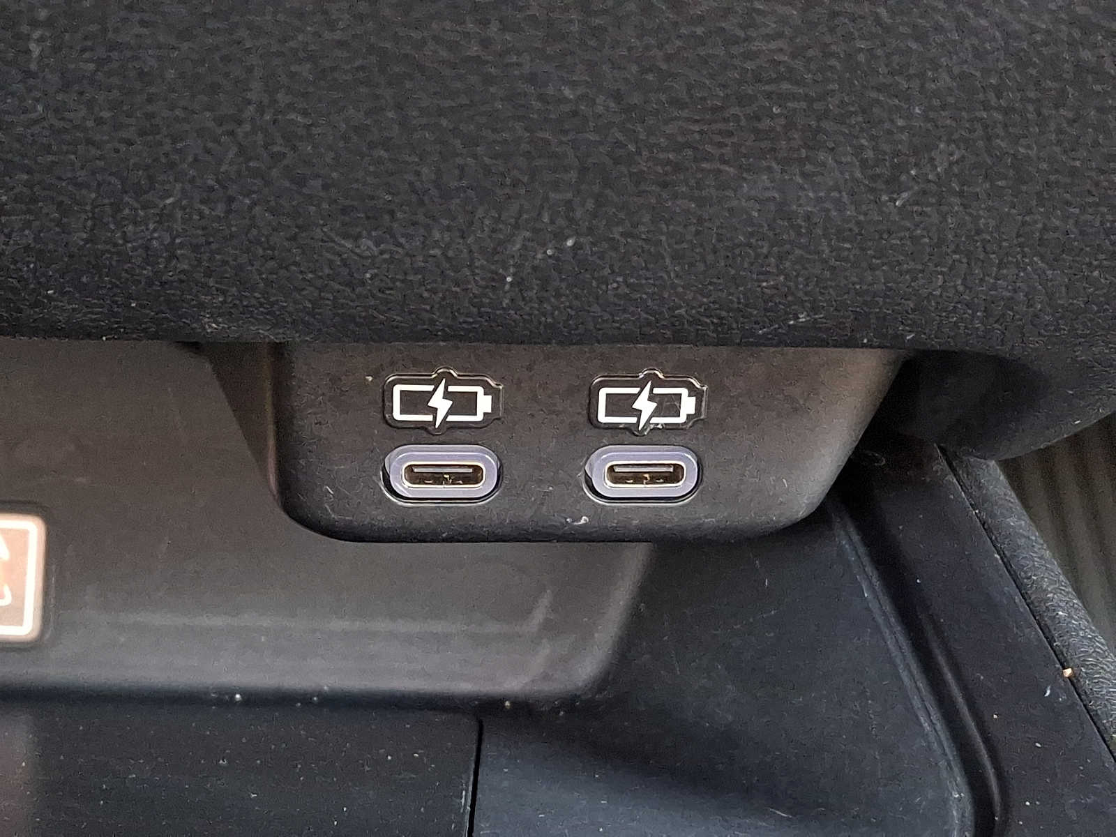 Thumbnail: 2023 Lexus UX - 22