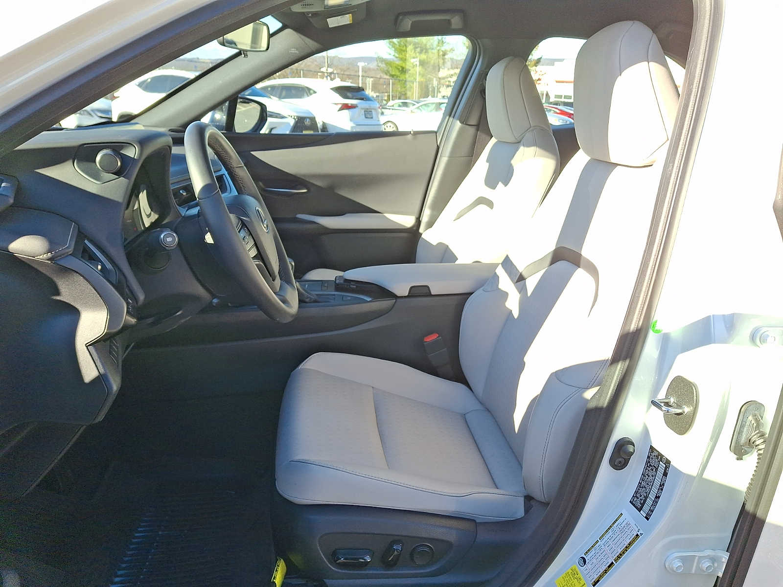 Thumbnail: 2022 Lexus UX - 11