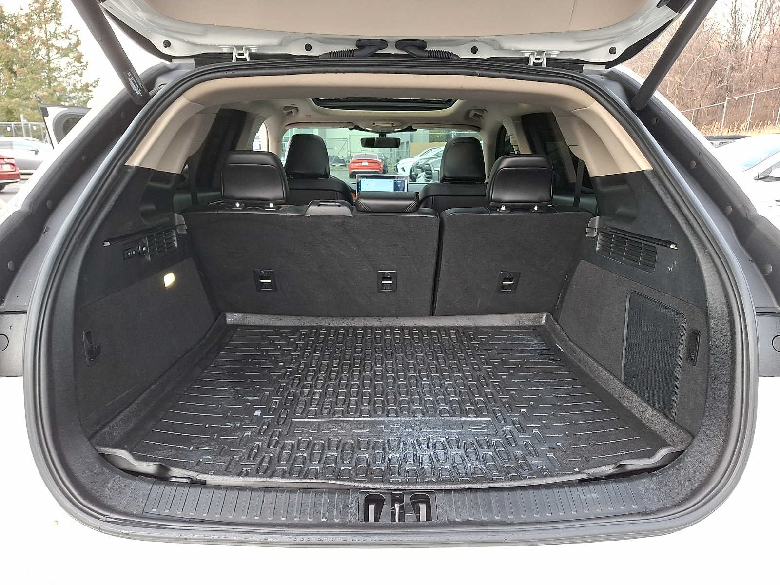 Thumbnail: 2021 Lincoln Nautilus - 26