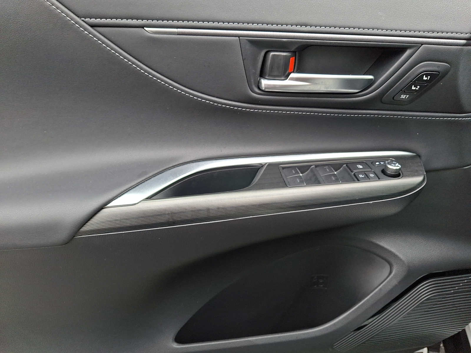 Thumbnail: 2023 Toyota Venza - 10