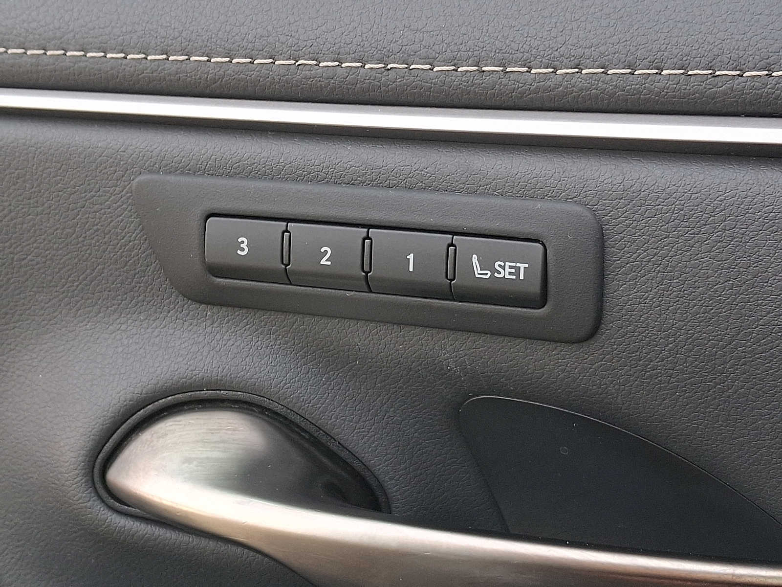 Thumbnail: 2023 Lexus ES - 24