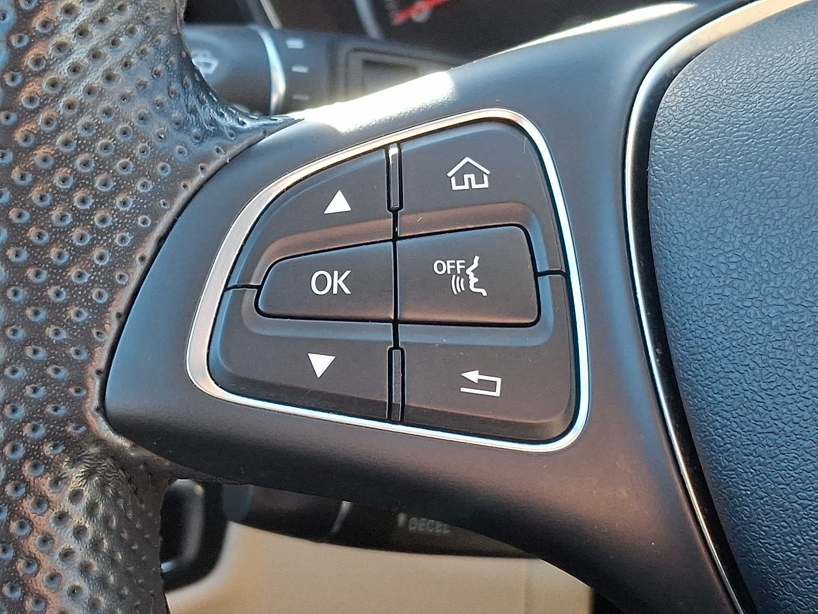 Thumbnail: 2019 Mercedes-Benz GLC - 16