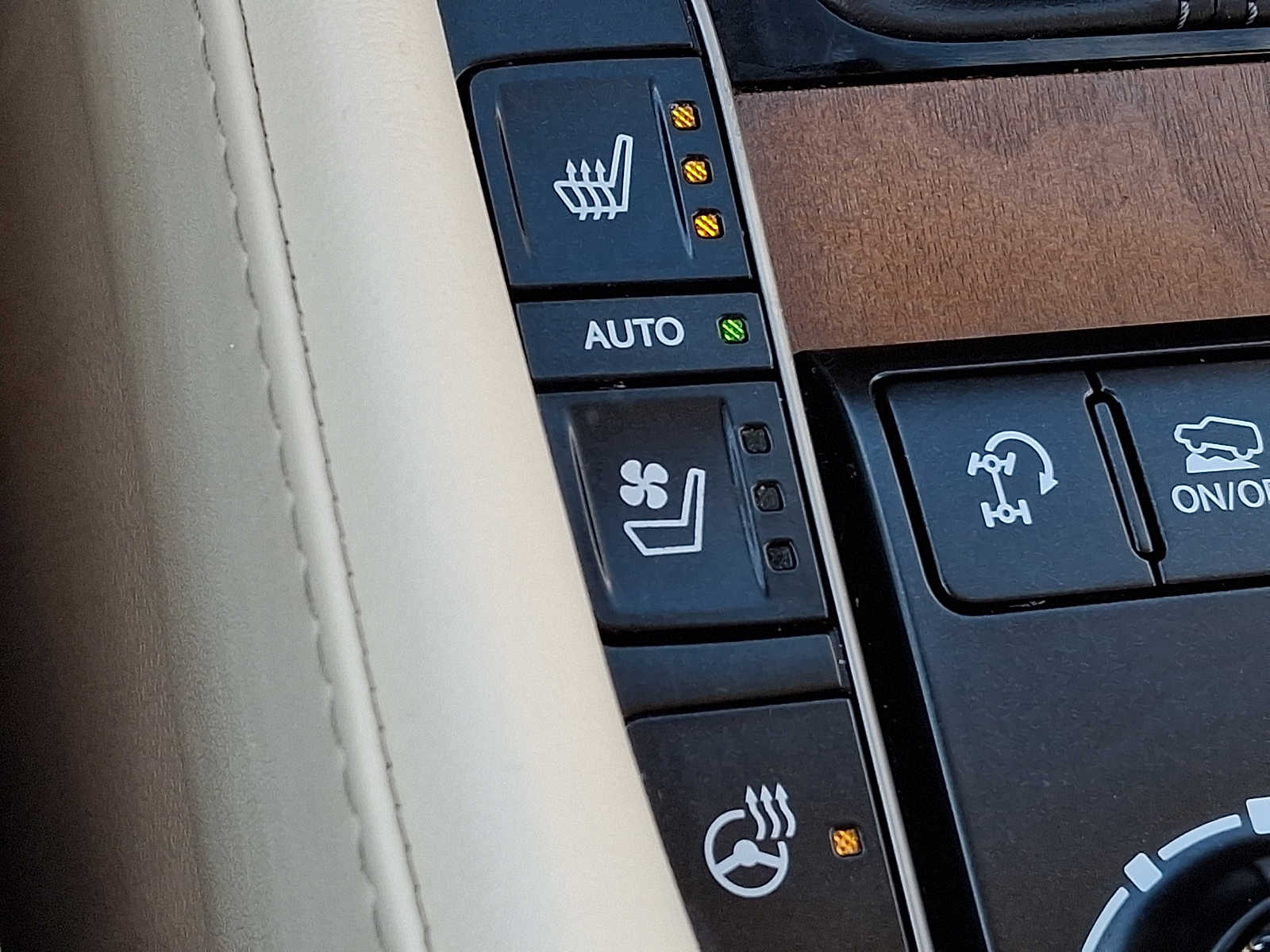 Thumbnail: 2020 Lexus LX - 23