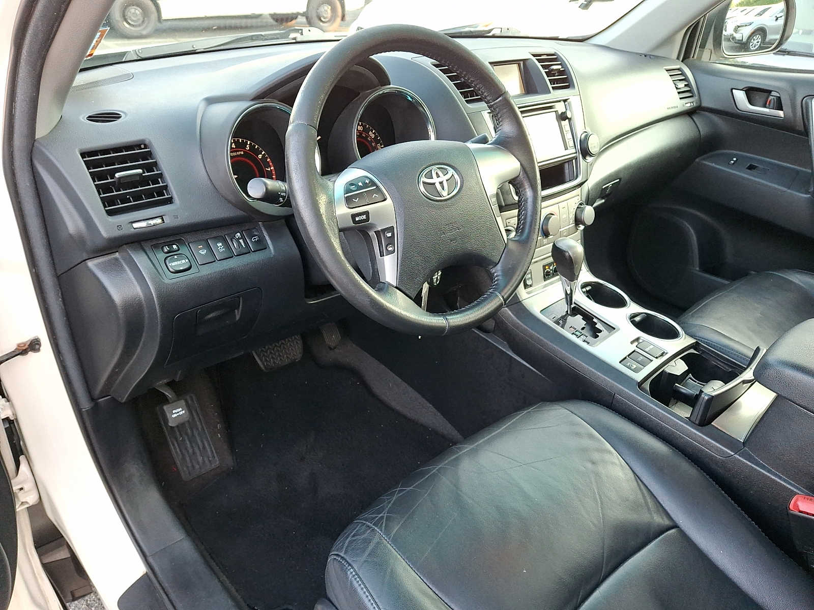 Thumbnail: 2013 Toyota Highlander - 9