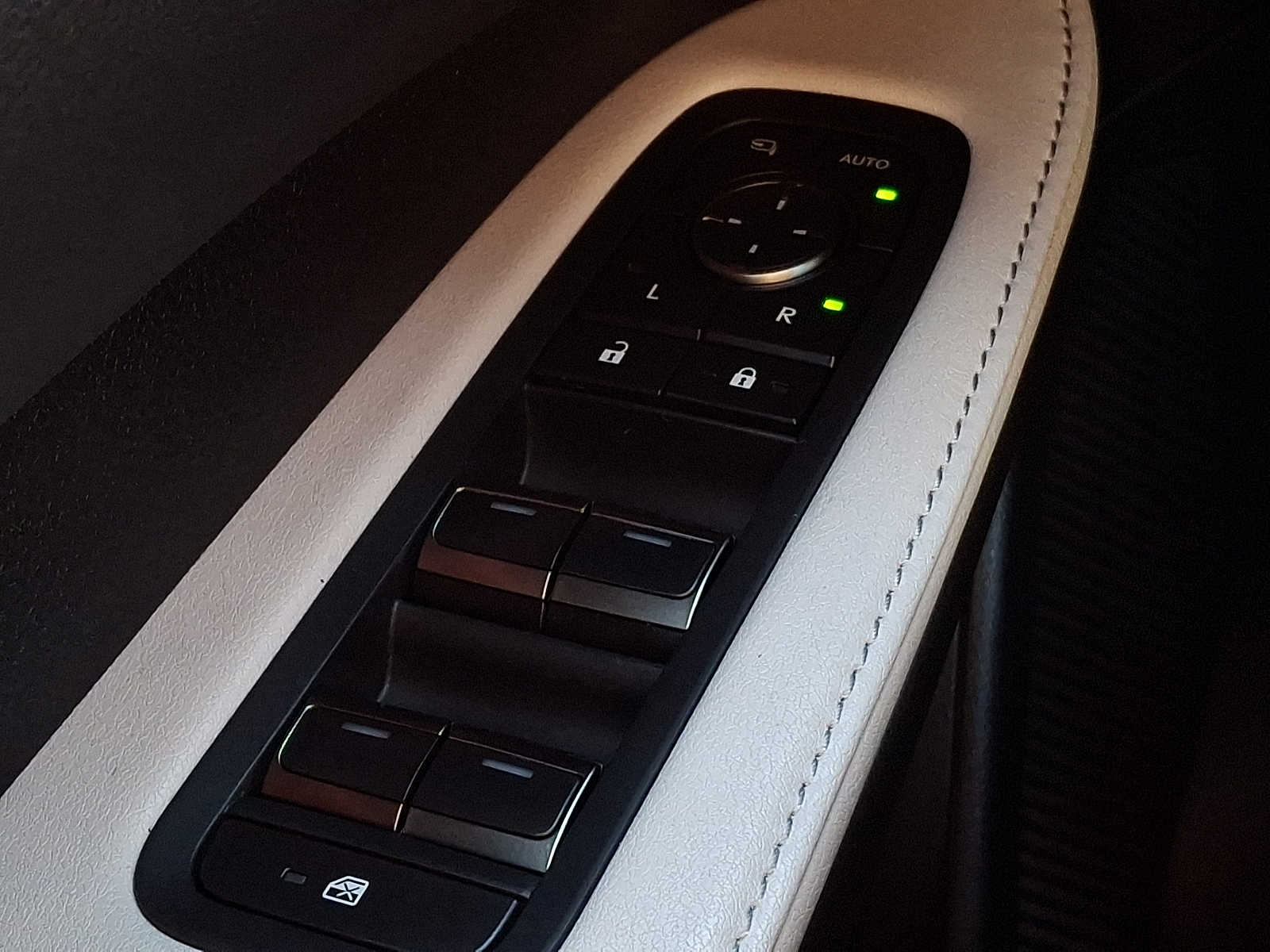 Thumbnail: 2023 Lexus RX - 24