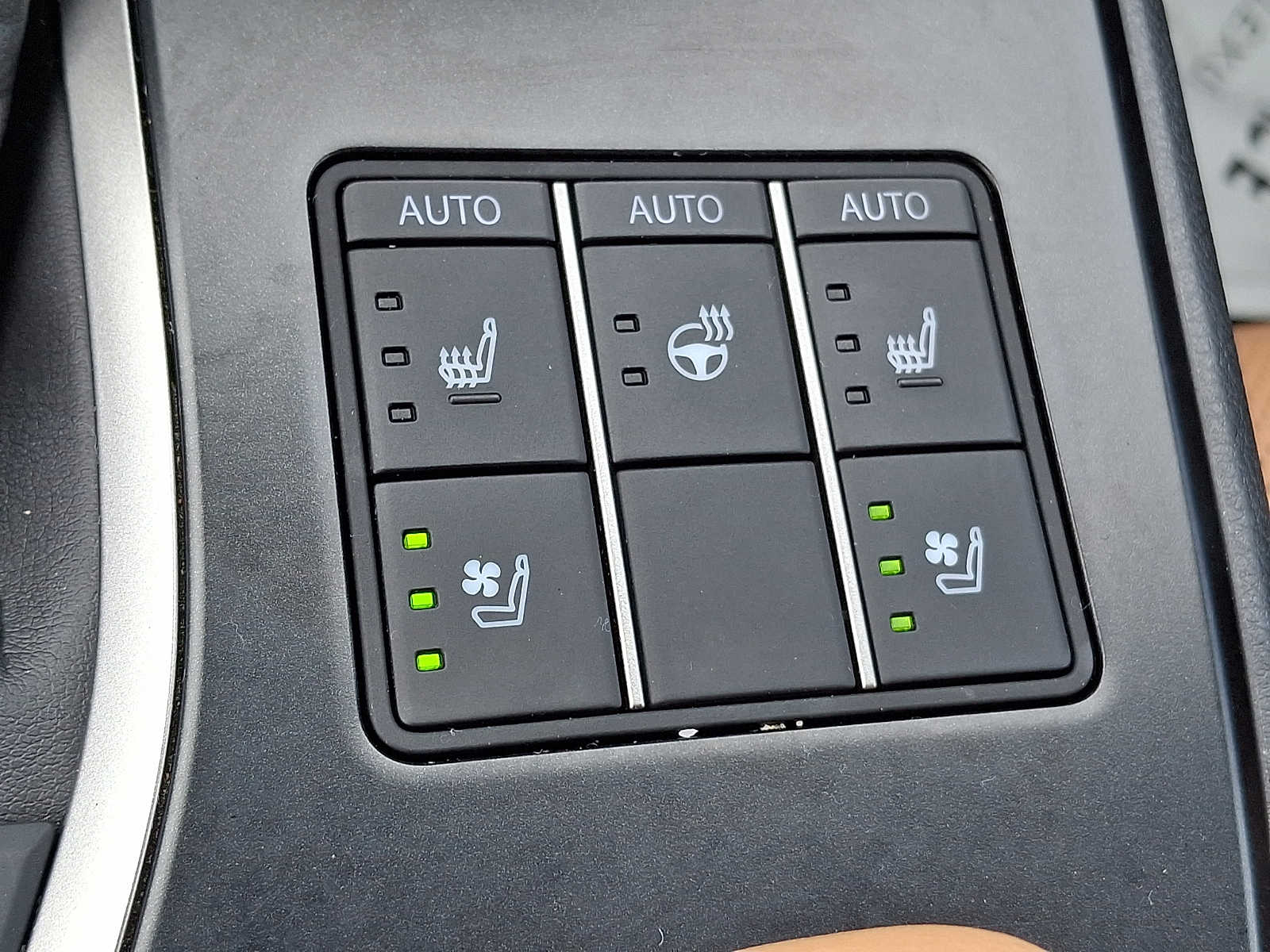 Thumbnail: 2023 Lexus UX - 23