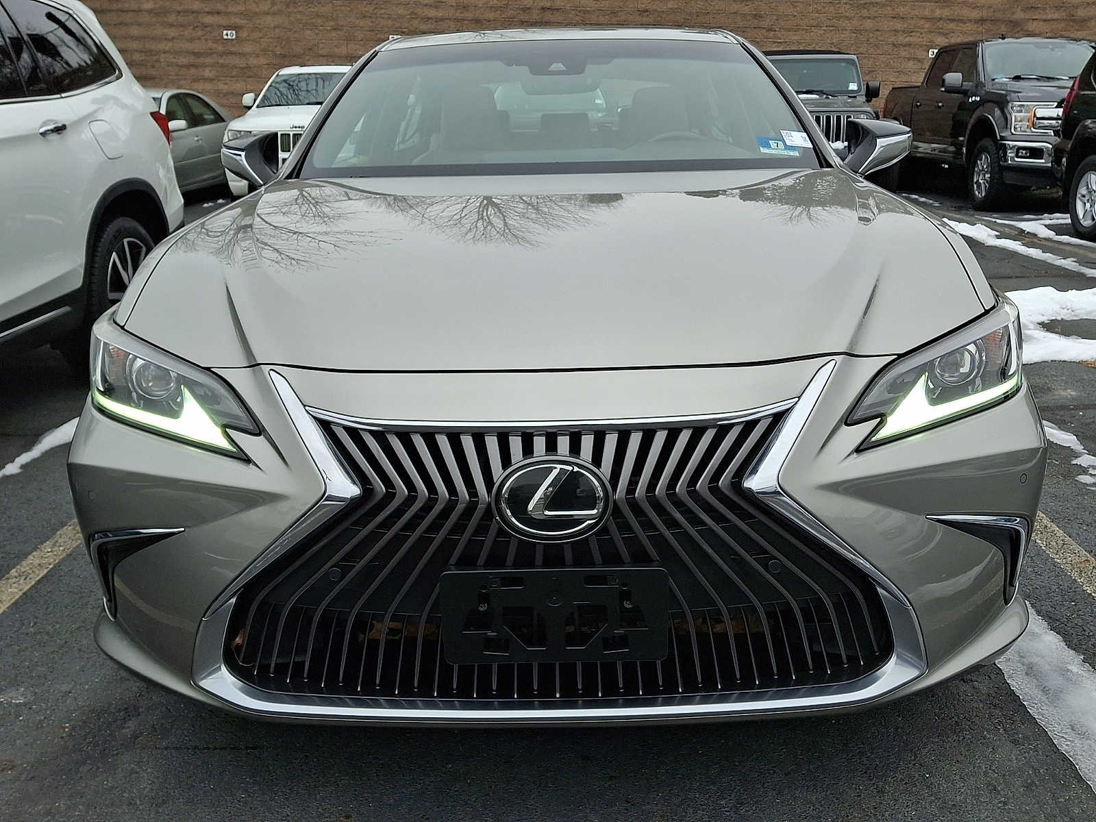 Thumbnail: 2019 Lexus ES - 2