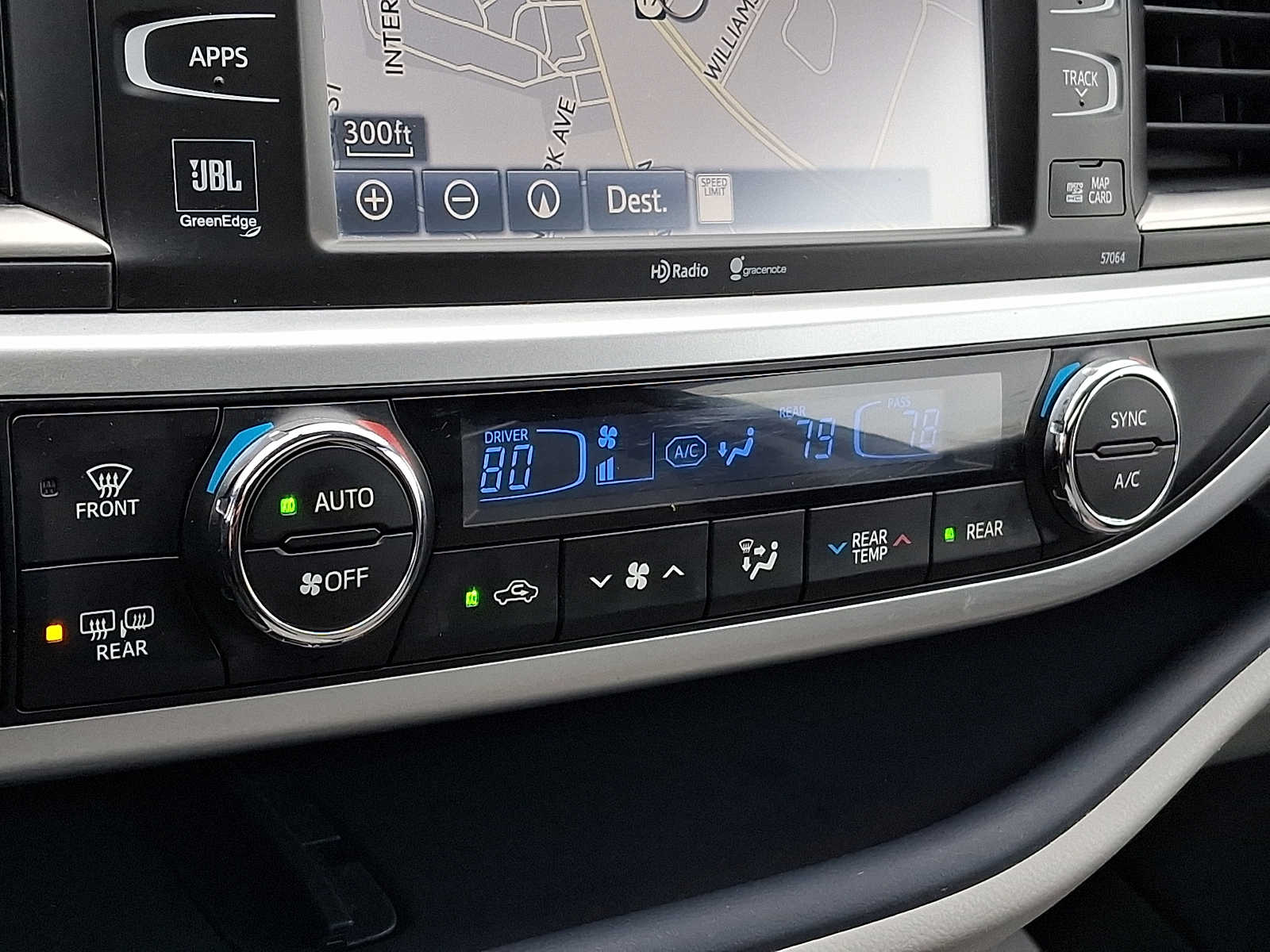 Thumbnail: 2014 Toyota Highlander - 15